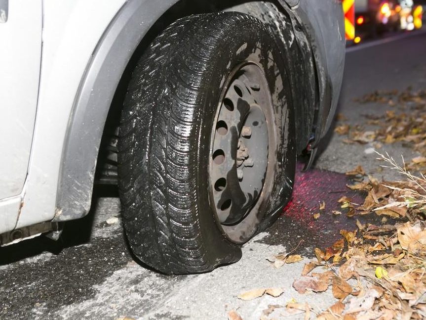 Lenker ließ beschädigten Pkw stehen und verließ den Unfallort zu Fuß.