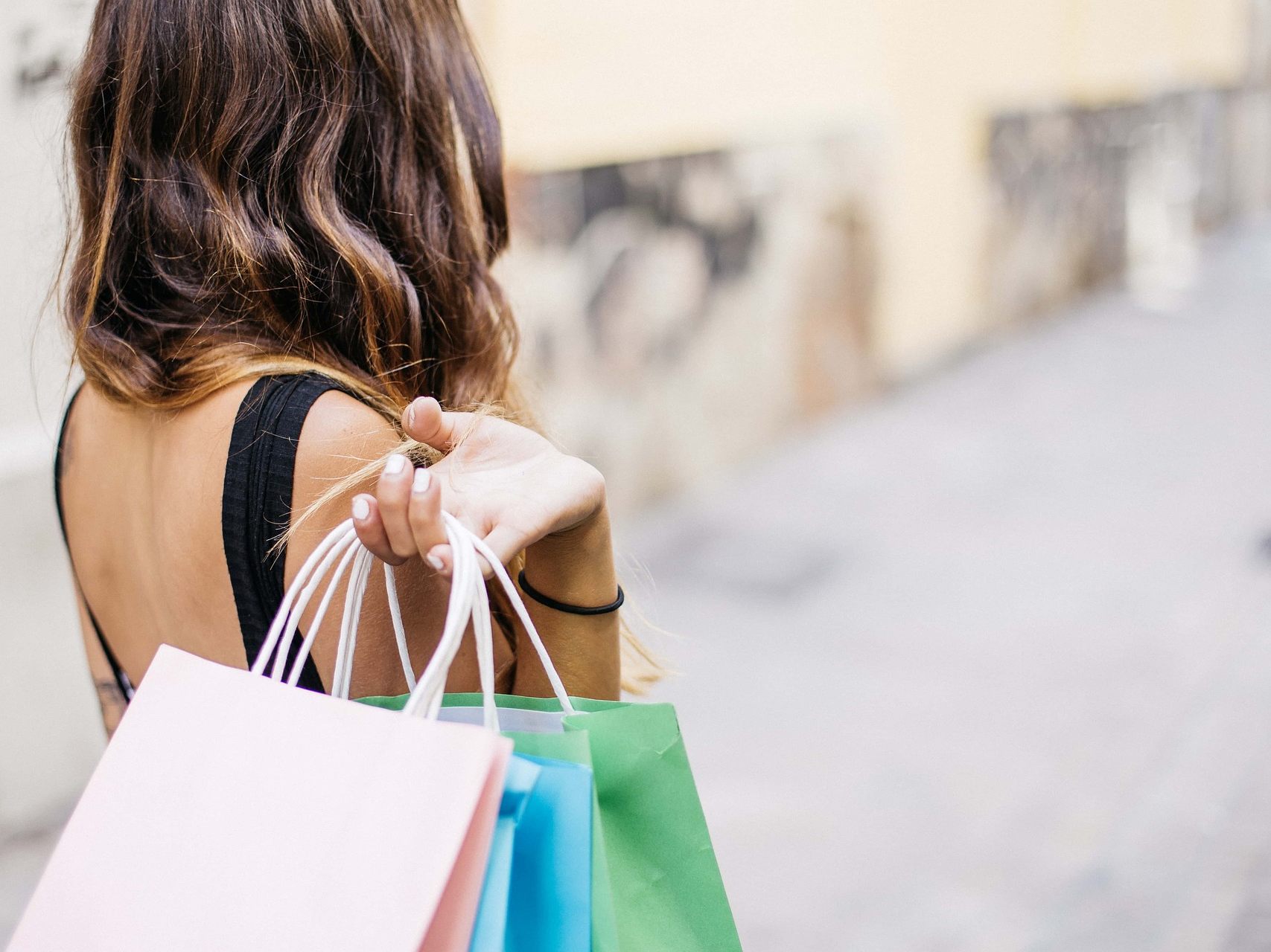 Rund um den Black Friday heißt es für viele "Shop till you drop" - der Kauf-nix-Tag will hier gegensteuern
