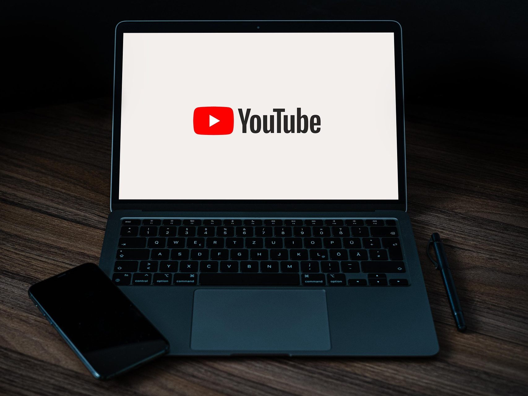 YouTube zeigt die "Dislikes" eines Videos nicht mehr öffentlich an. YouTube zeigt die "Dislikes" eines Videos nicht mehr öffentlich an.