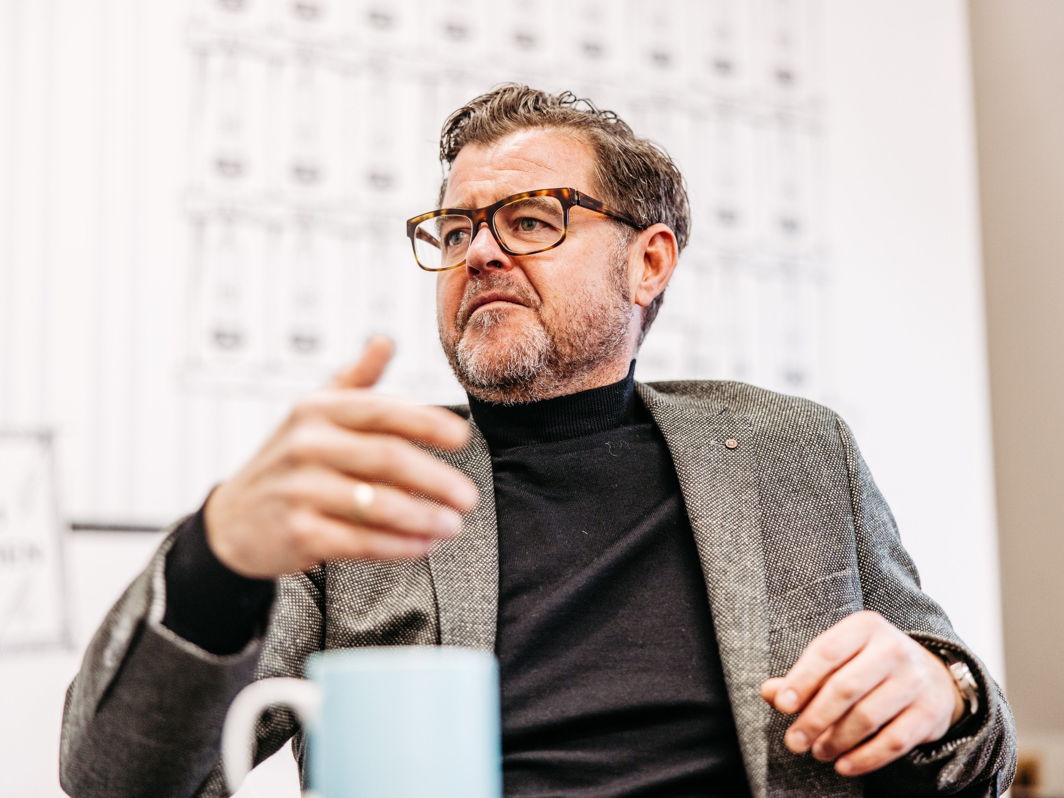 Wiesenegger ist 46 Jahre alt und wohnt in Schwarzach. Wiesenegger ist 46 Jahre alt und wohnt in Schwarzach.