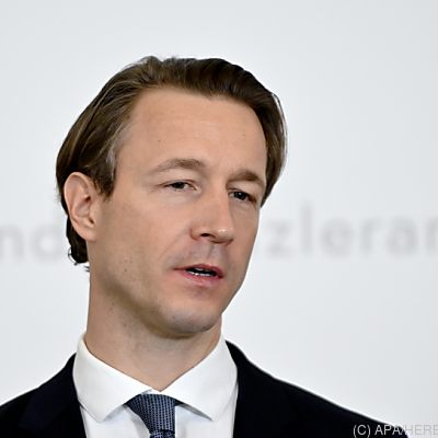 Finanzminister Blümel kündigt raschere Coronahilfen für Unternehmen an