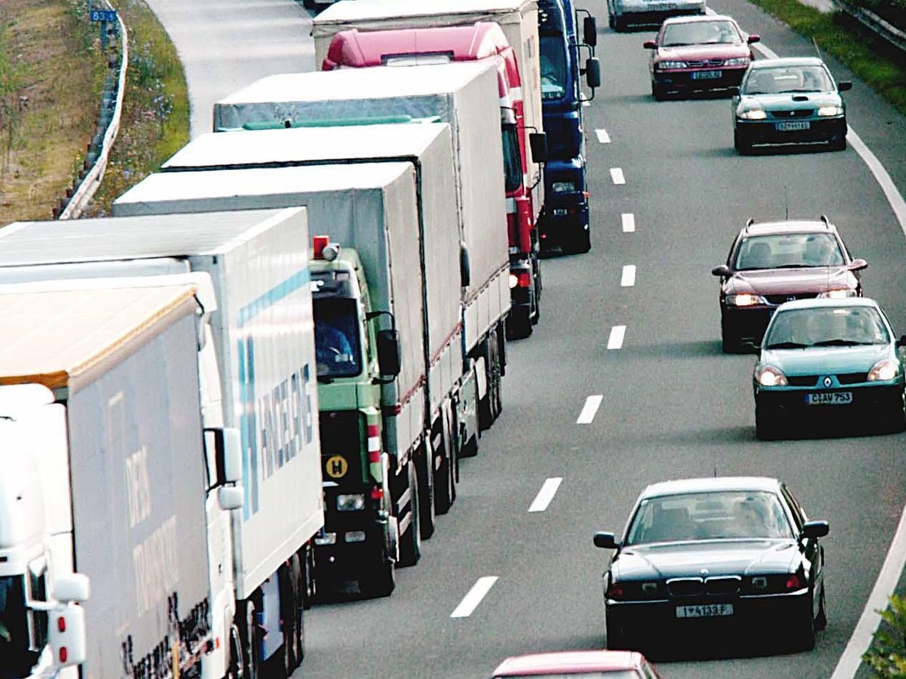 Durch den verstärkten LKW-Verkehr erwirtschafte die Asfinag heuer mehr Mauterlöse. Durch den verstärkten LKW-Verkehr erwirtschafte die Asfinag heuer mehr Mauterlöse.