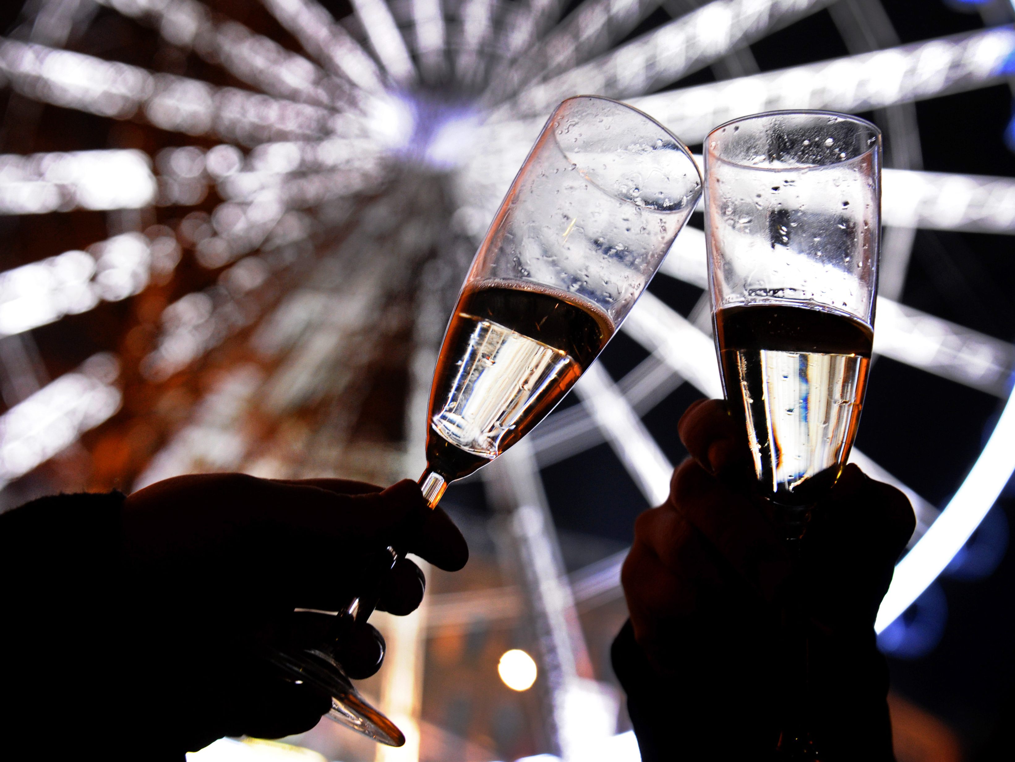 Die Sperrstunde für die Gastronomie ab 22 Uhr gilt 2021 auf für Silvester. Die Sperrstunde für die Gastronomie ab 22 Uhr gilt 2021 auf für Silvester.