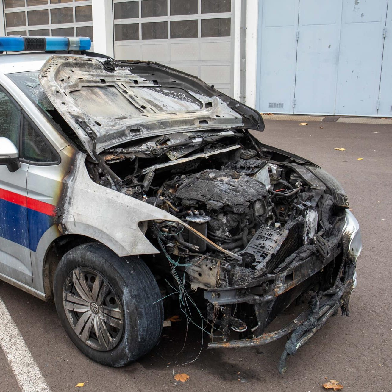 Schon Mitte November wurde in Linz ein Polizeiauto angezündet.