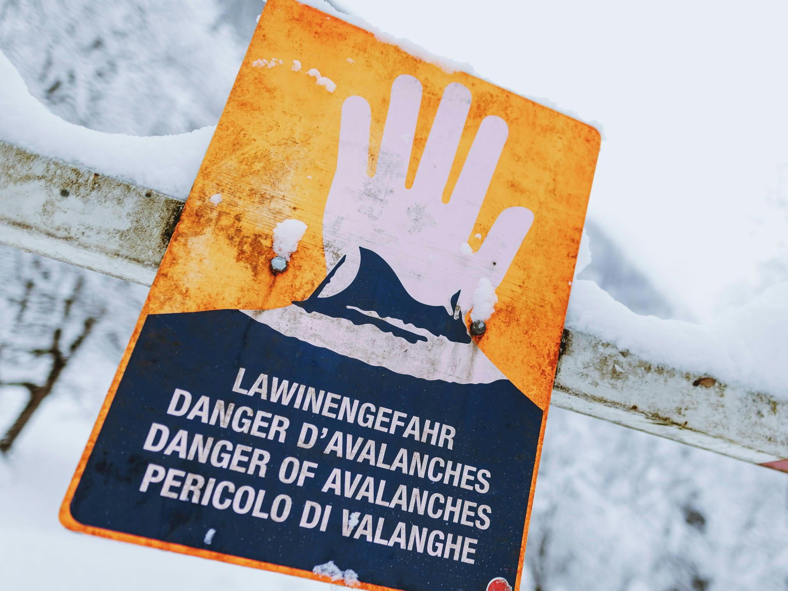 Ein Lawinenabgang in Schröcken sorgte für einen Einsatz der Bergrettung. Ein Lawinenabgang in Schröcken sorgte für einen Einsatz der Bergrettung.
