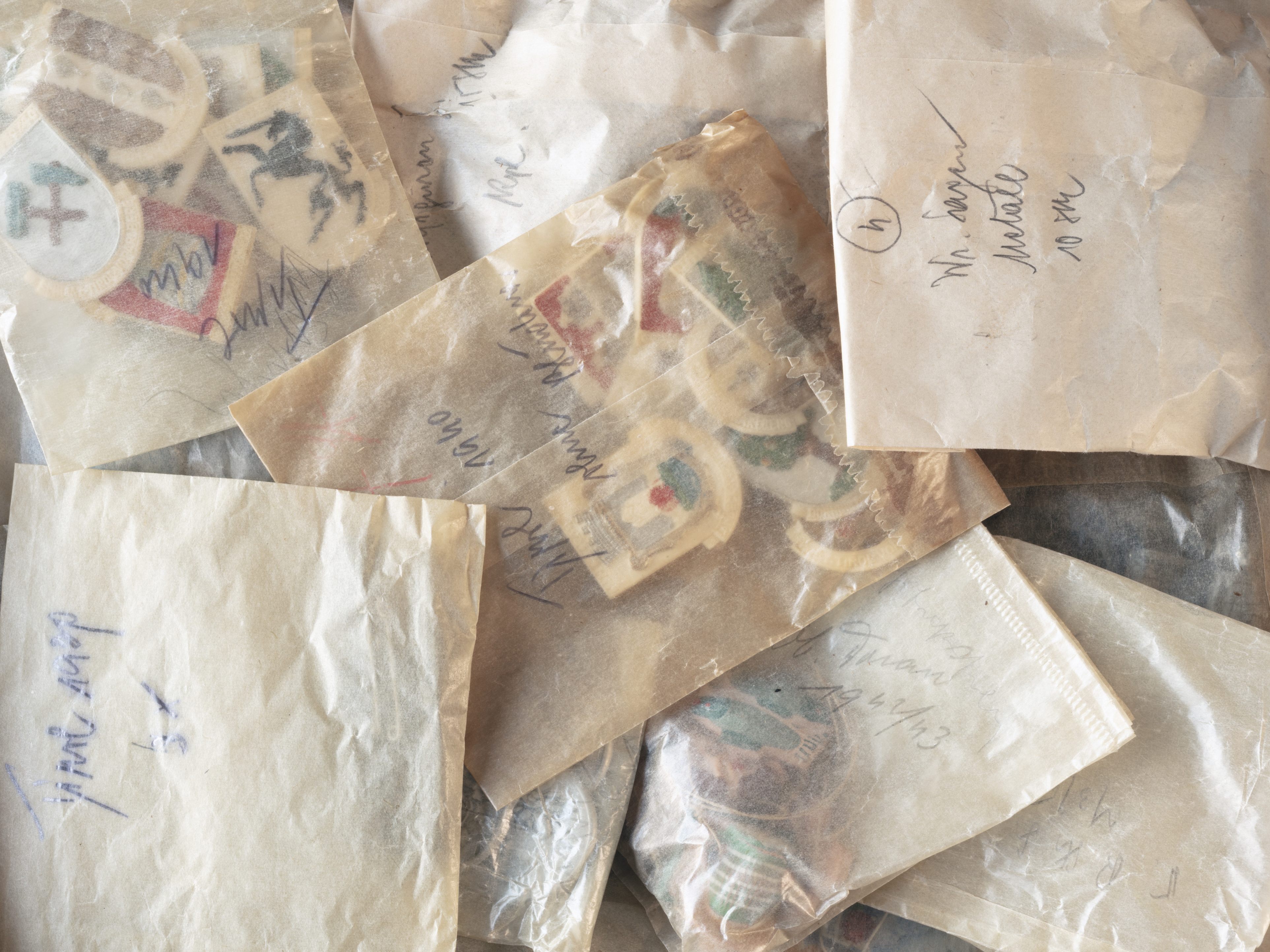 NS-Relikte aus privaten Haushalten: Das Haus der Geschichte stellt Sachen aus den Kellern der Österreicher im Museum aus.