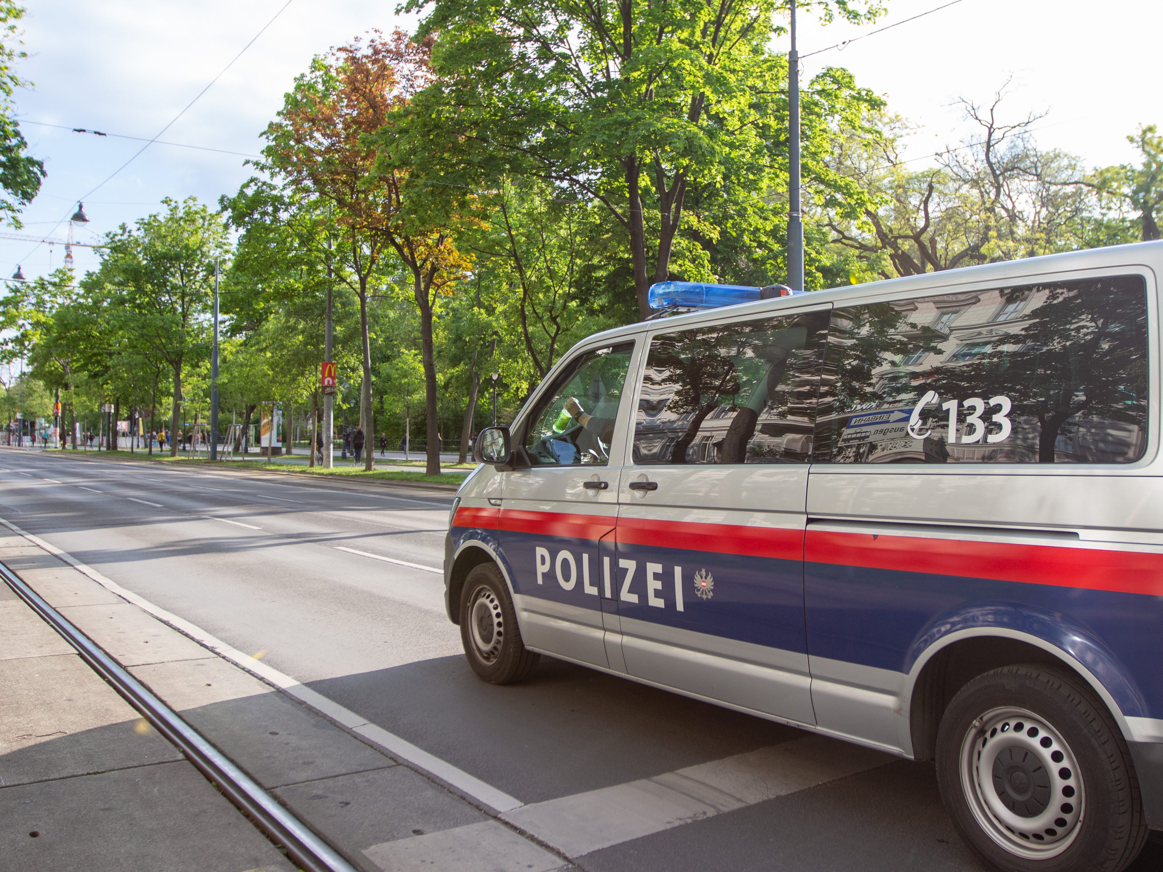 Ein Fahrer ist in Wien vor der Polizei geflüchtet. Ein Fahrer ist in Wien vor der Polizei geflüchtet.