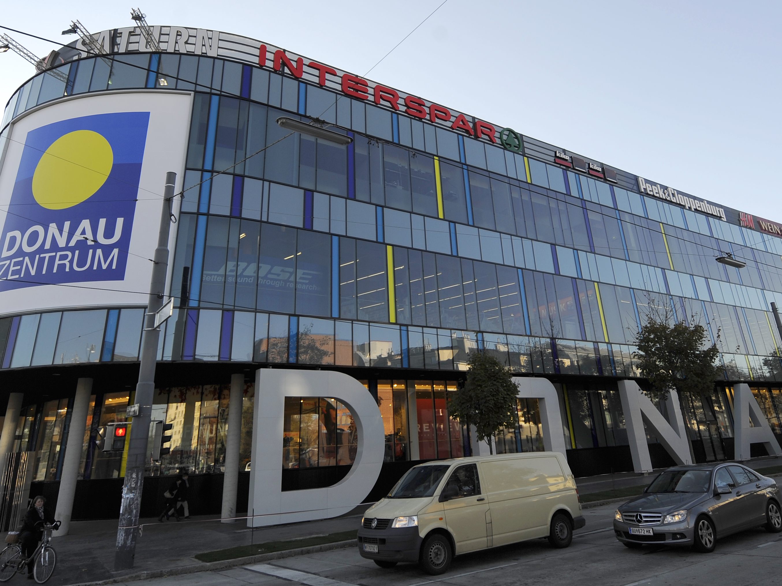 Schüsse beim Wiener Donauzentrum abgegeben.