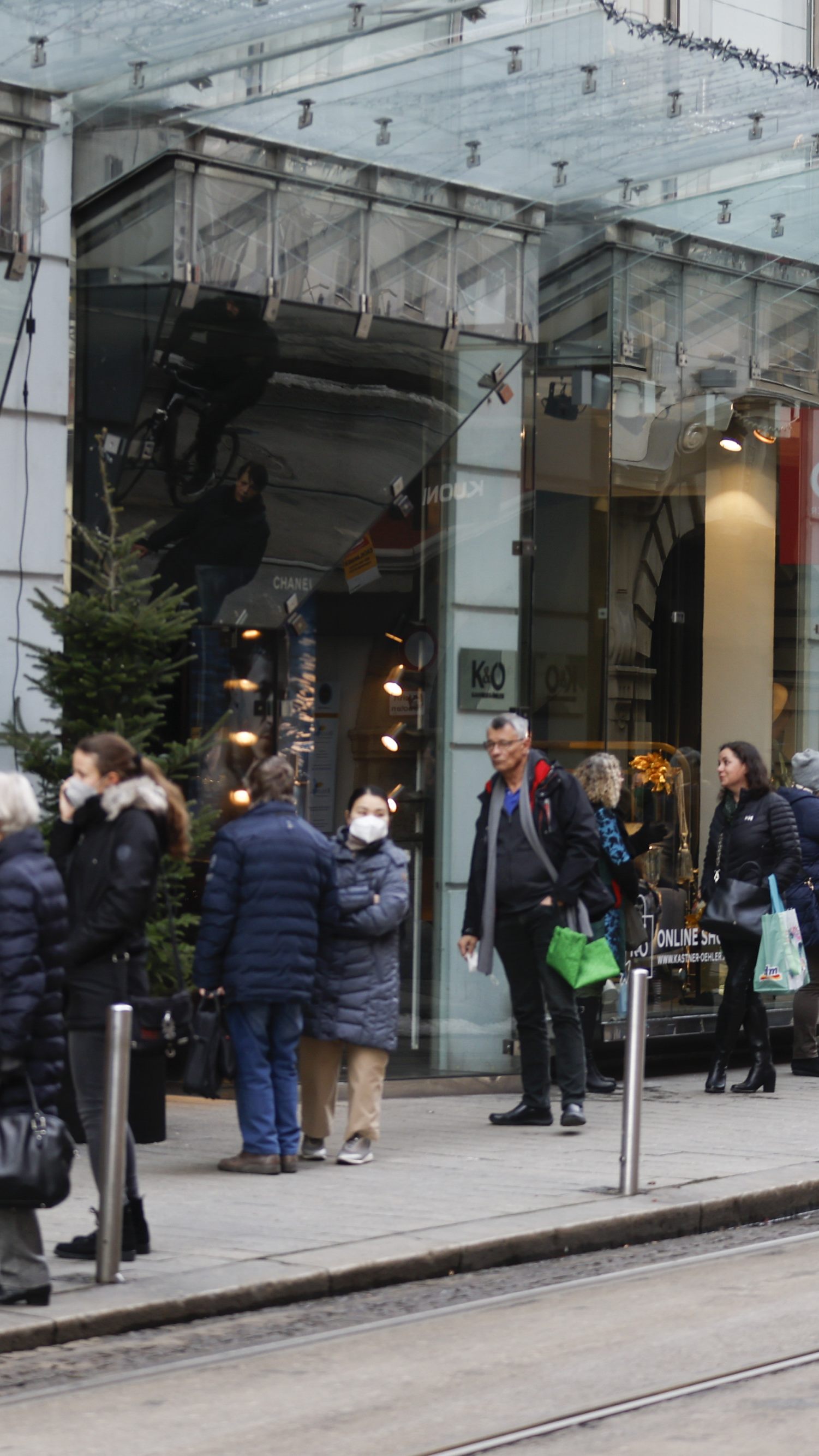 Einkaufen mit 2G-Nachweis und FFP-2-Maske wieder möglich.