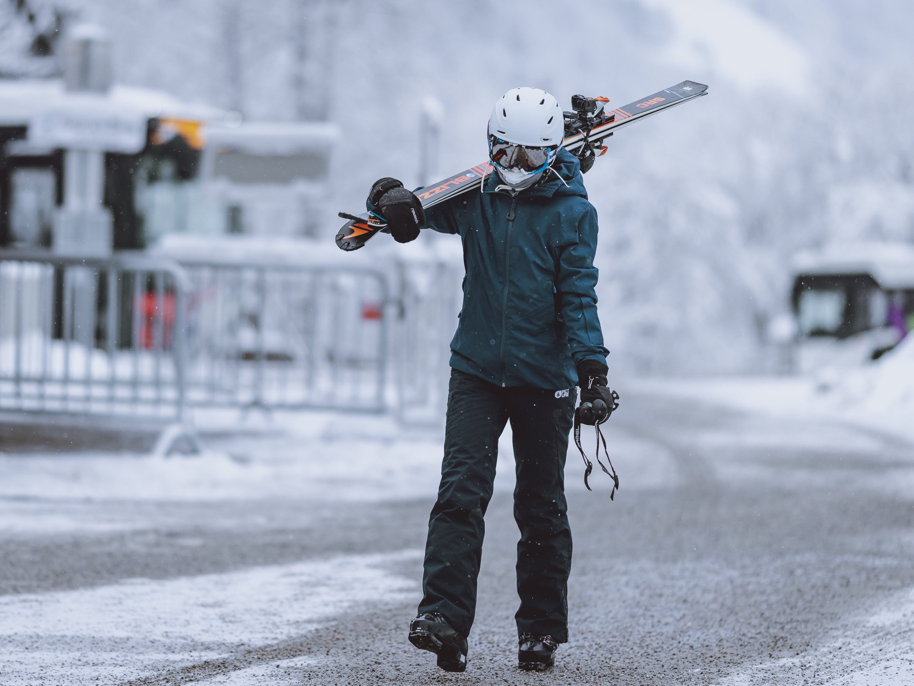 Weitere Skigebiete im Lichte der Pandemie in neue Saison gestartet. Weitere Skigebiete im Lichte der Pandemie in neue Saison gestartet.