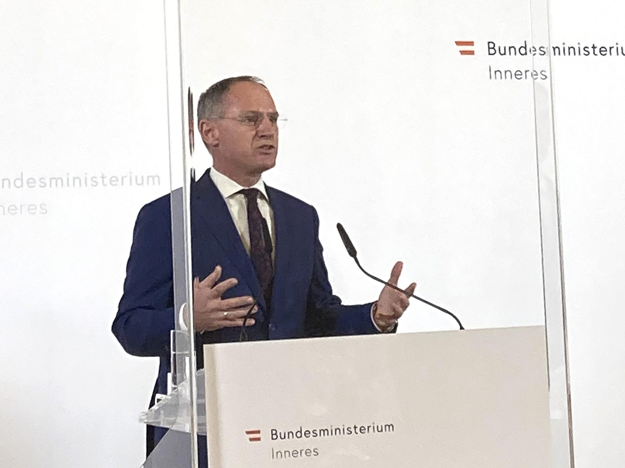 Schutzmaßnahmen für Medienunternehmen befinden sich in Vorbereitung. Schutzmaßnahmen für Medienunternehmen befinden sich in Vorbereitung.