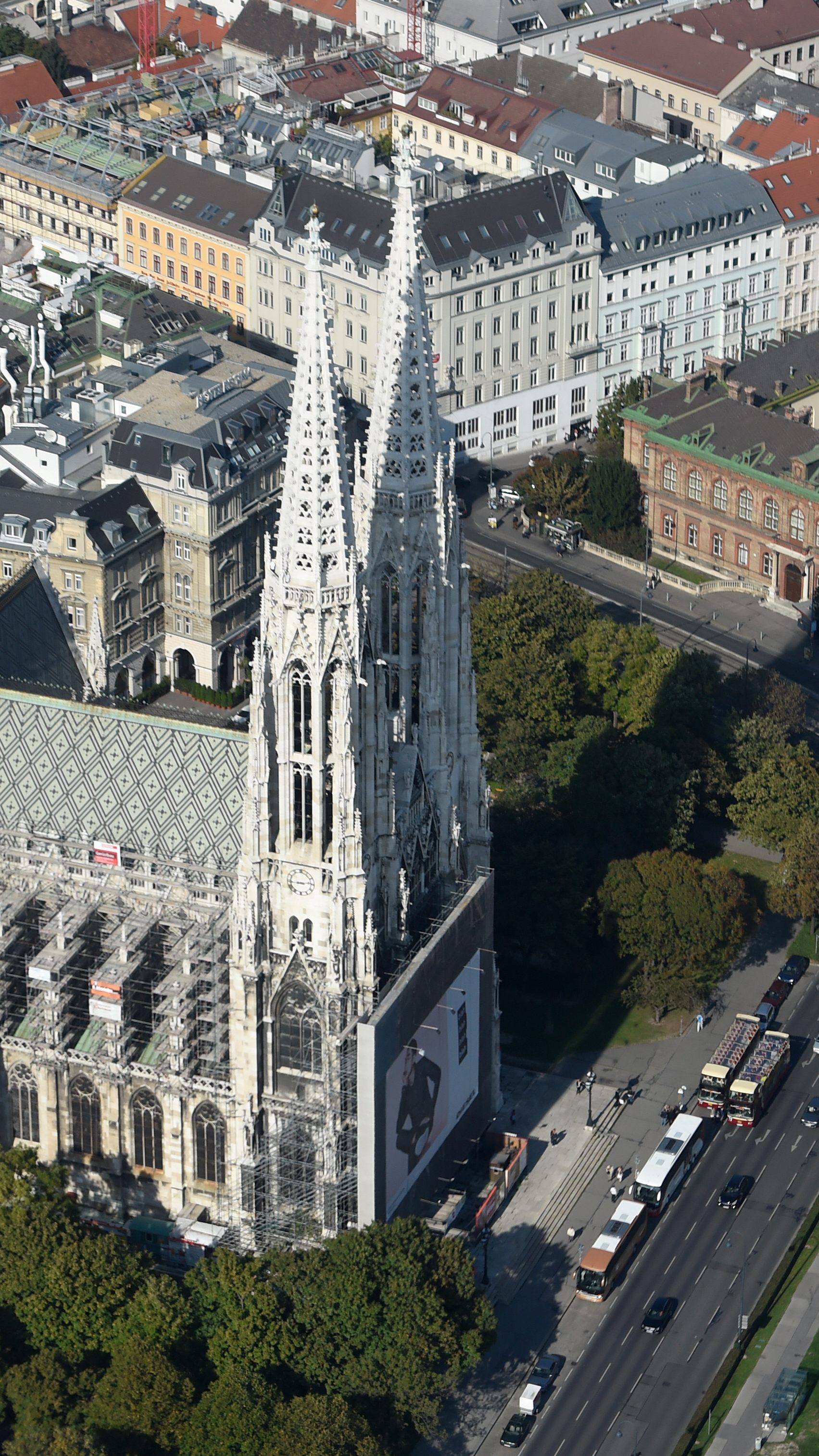 Bergpredigt live in concert: Votivkirche wird zur "Electric Church".