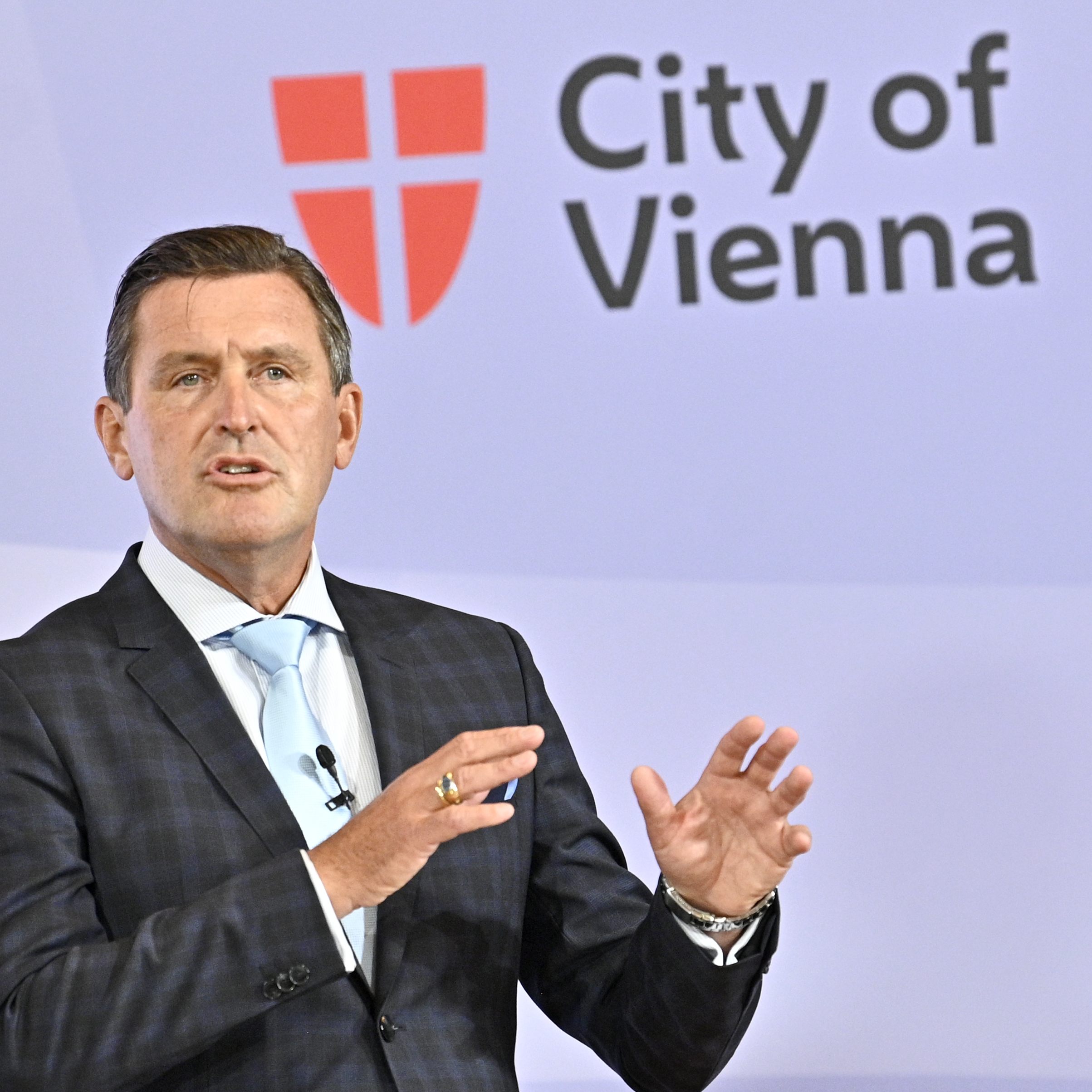 Peter Hanke baut die Arbeitsmarkthilfen in Wien aus.