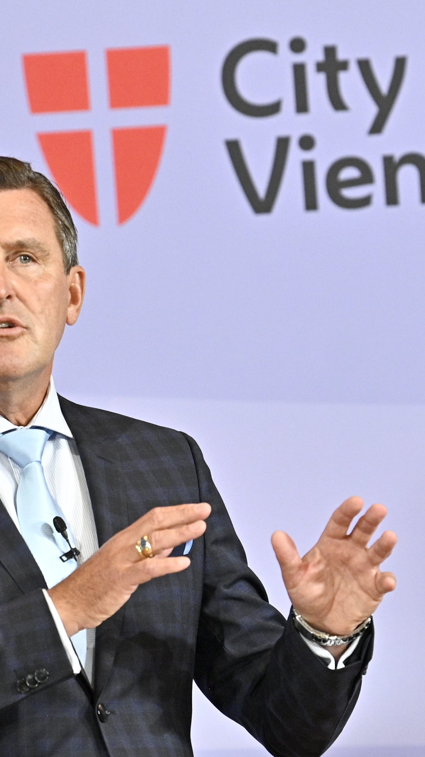 Peter Hanke baut die Arbeitsmarkthilfen in Wien aus.