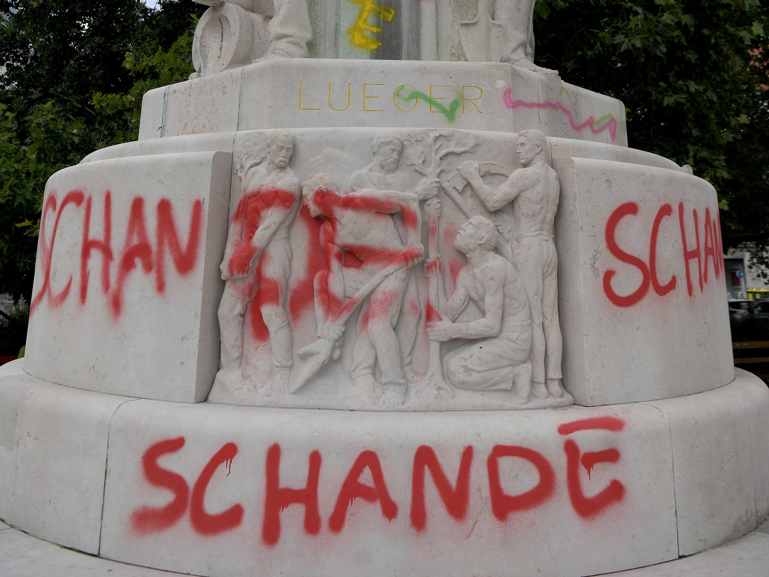 Die Angewandte fordert eine schnellere Umgestaltung des Lueger-Denkmals in der Wiener Innenstadt. Die Angewandte fordert eine schnellere Umgestaltung des Lueger-Denkmals in der Wiener Innenstadt.