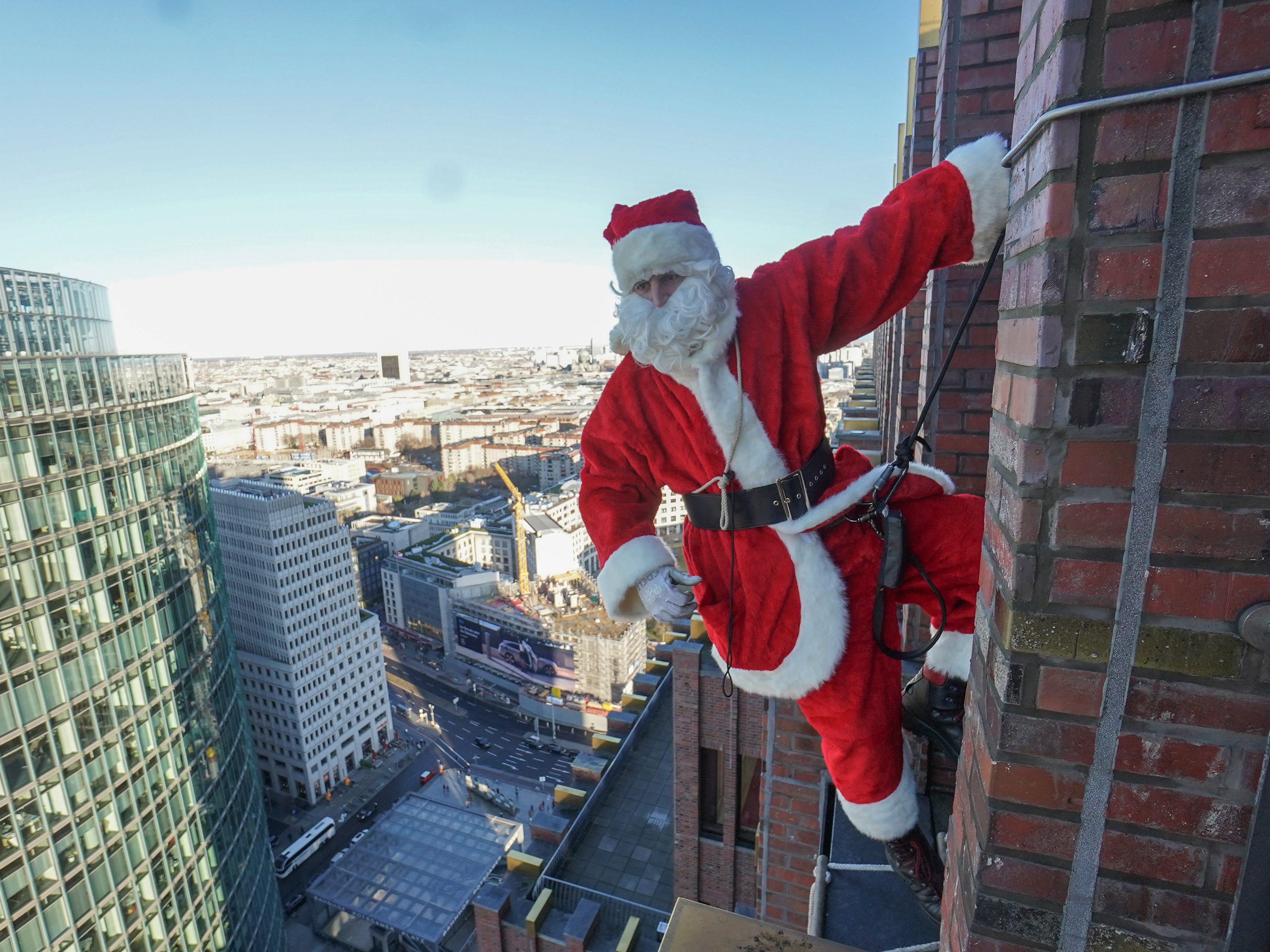 Der Weihnachtsmann wurde anscheinend auf Corona getestet.