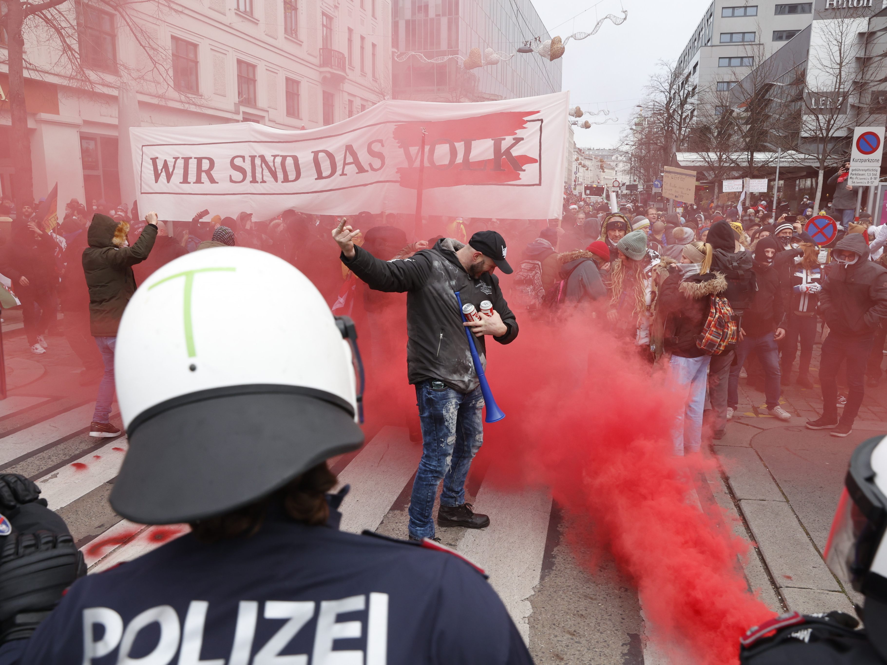 Nach Wiener Corona-Demo kündigt Polizei weitere Anzeigen an. Nach Wiener Corona-Demo kündigt Polizei weitere Anzeigen an.
