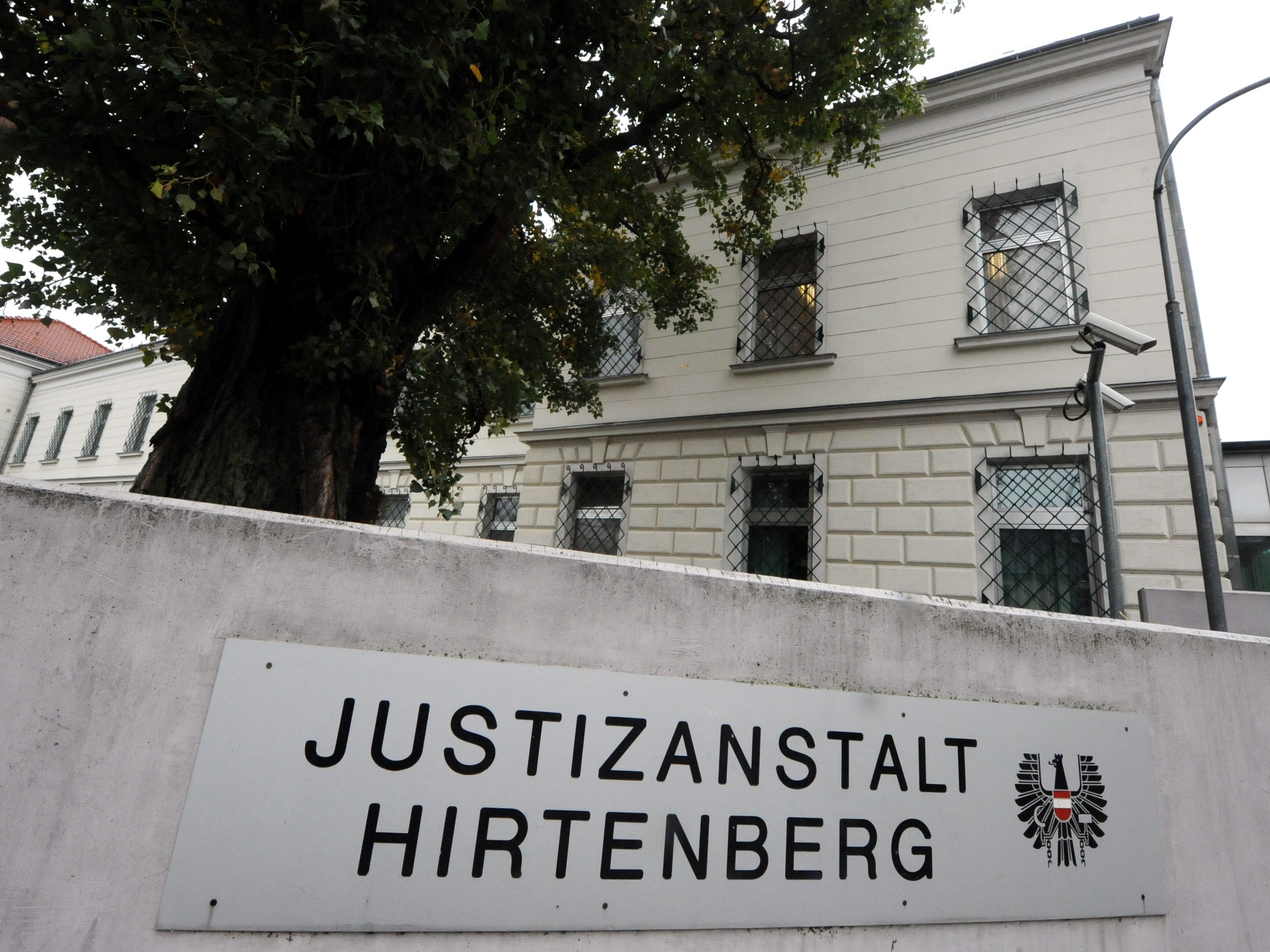 Den größten Corona-Cluster in Niederösterreich gibt es in der Justizanstalt Hirtenberg. Den größten Corona-Cluster in Niederösterreich gibt es in der Justizanstalt Hirtenberg.