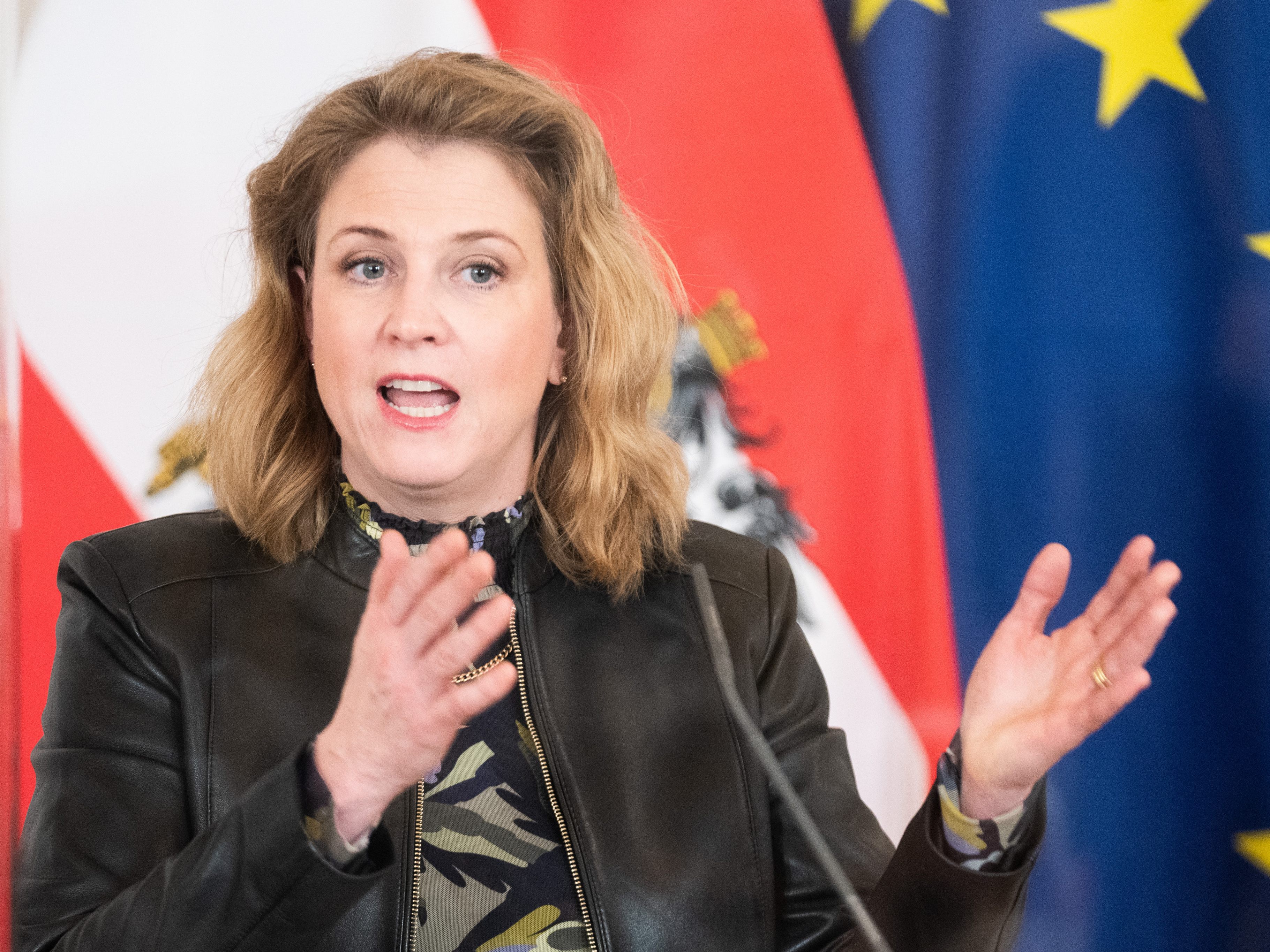 NEOS-Chefin Beate Meinl-Reisinger kritisiert das Pandemiemanagement der Regierung. NEOS-Chefin Beate Meinl-Reisinger kritisiert das Pandemiemanagement der Regierung.