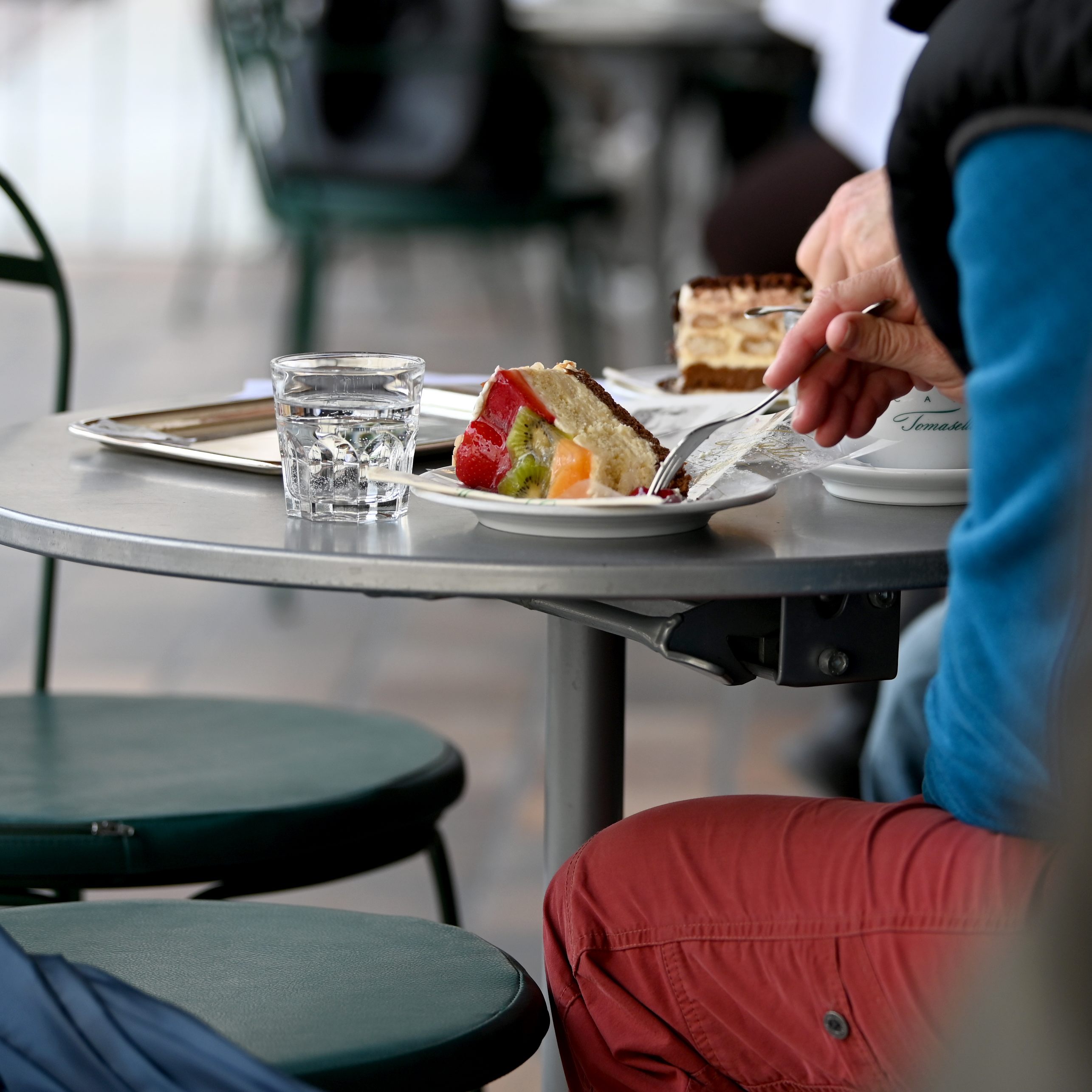 Teil-Öffnungen: Hotellerie, Gastronomie rund Reisebüros verständnislos.