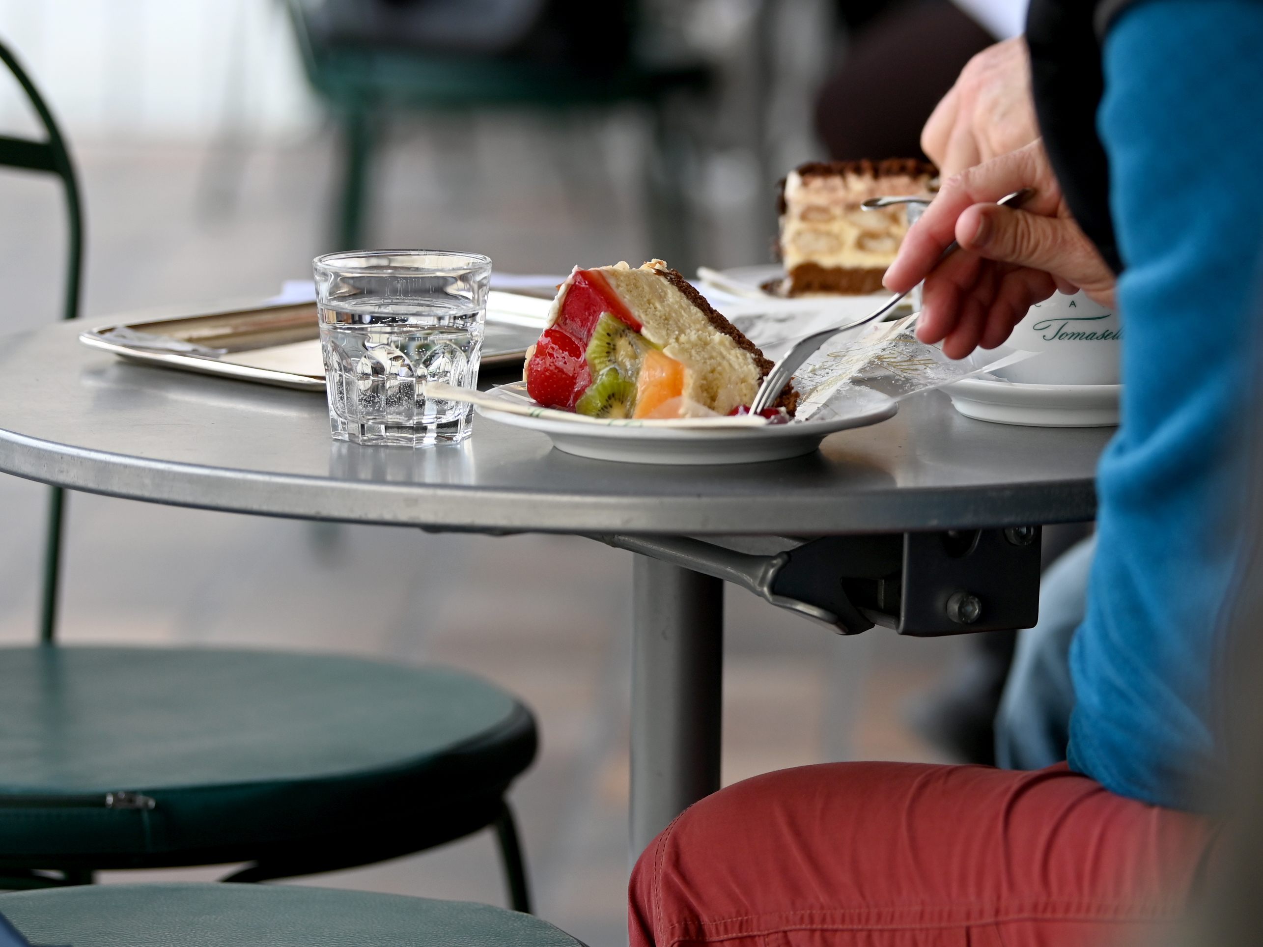 Teil-Öffnungen: Hotellerie, Gastronomie rund Reisebüros verständnislos.