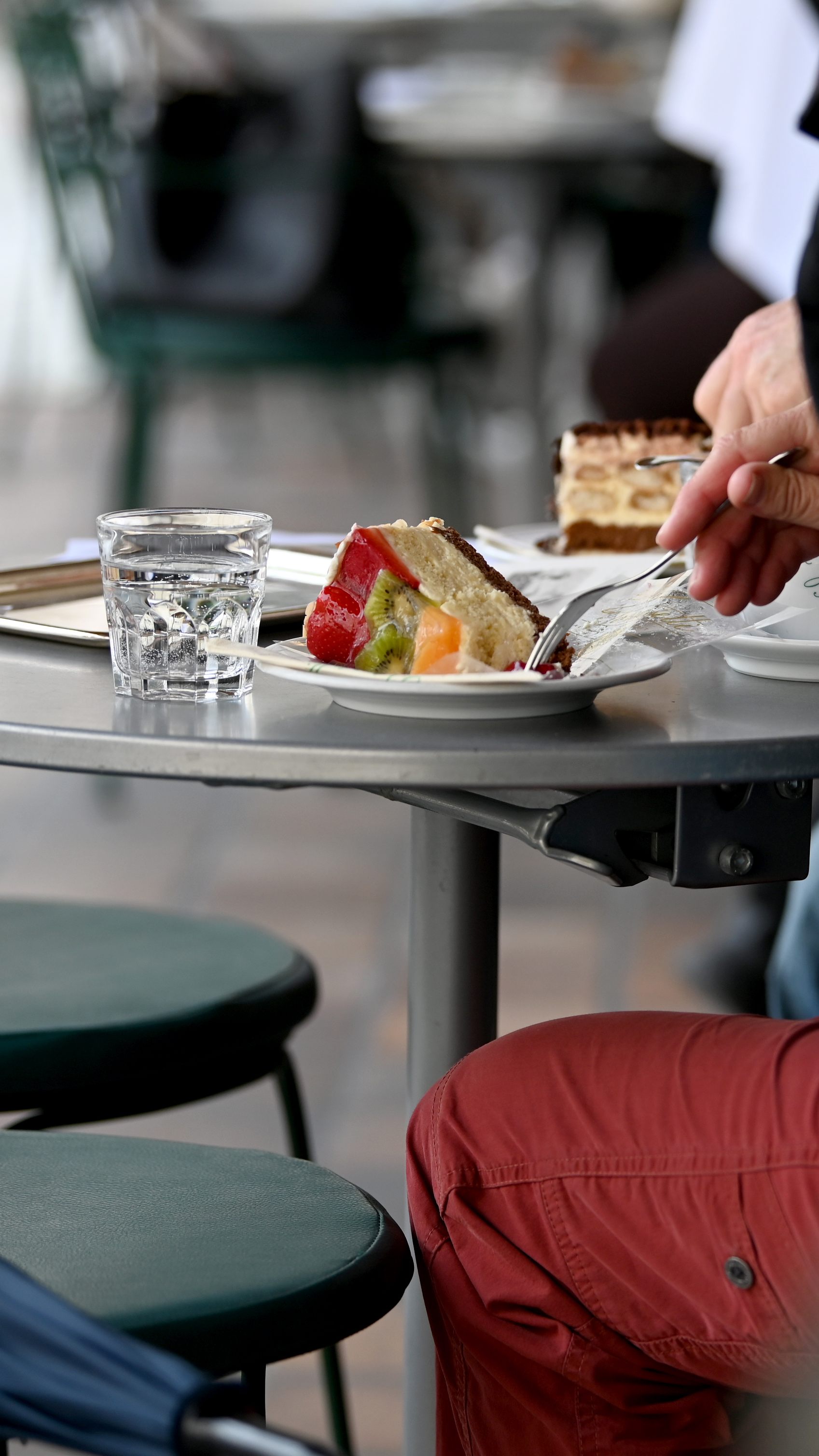 Teil-Öffnungen: Hotellerie, Gastronomie rund Reisebüros verständnislos.