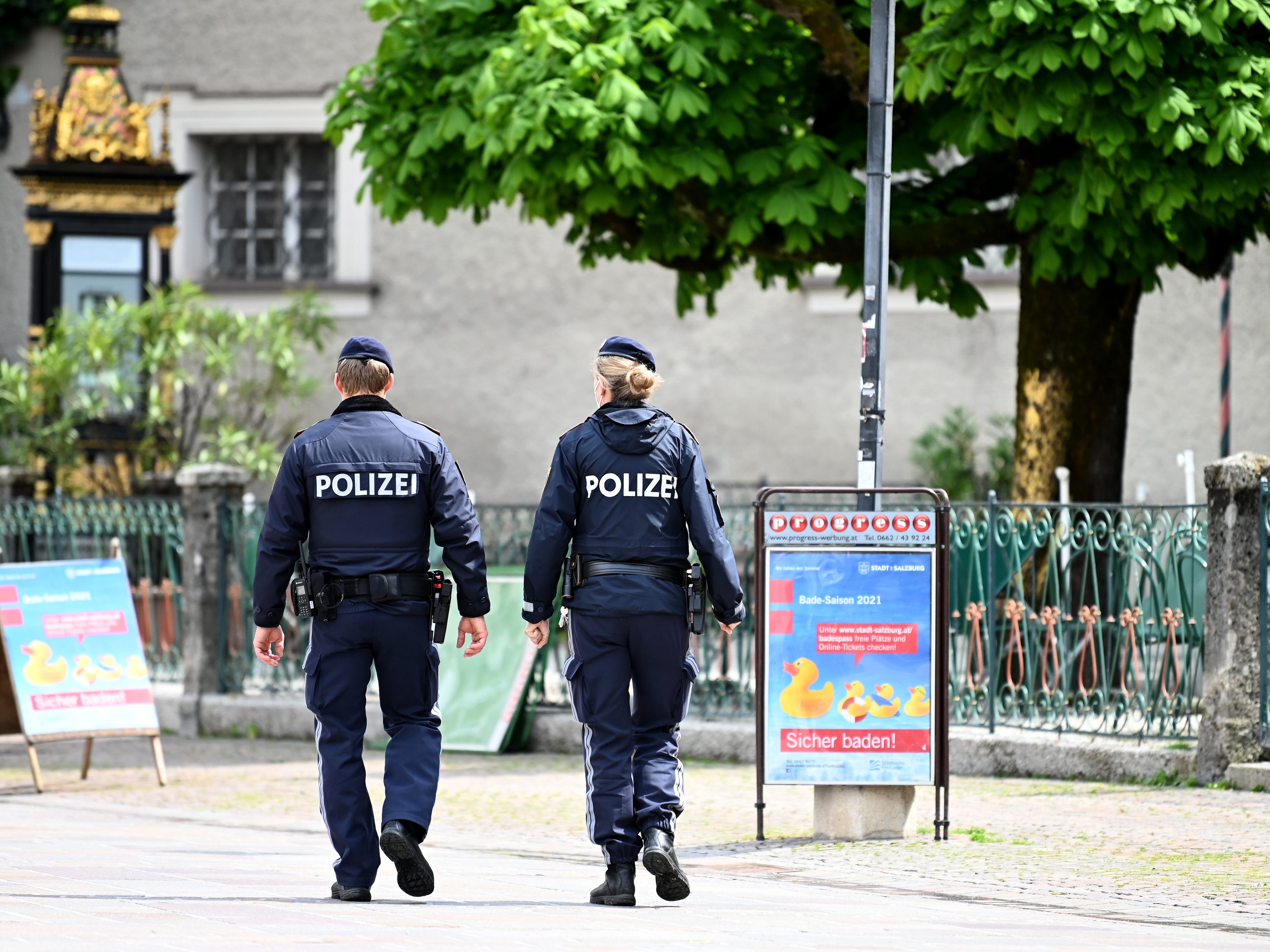 Polizisten stießen in Wien-Donaustadt auf einen reglosen Mann.