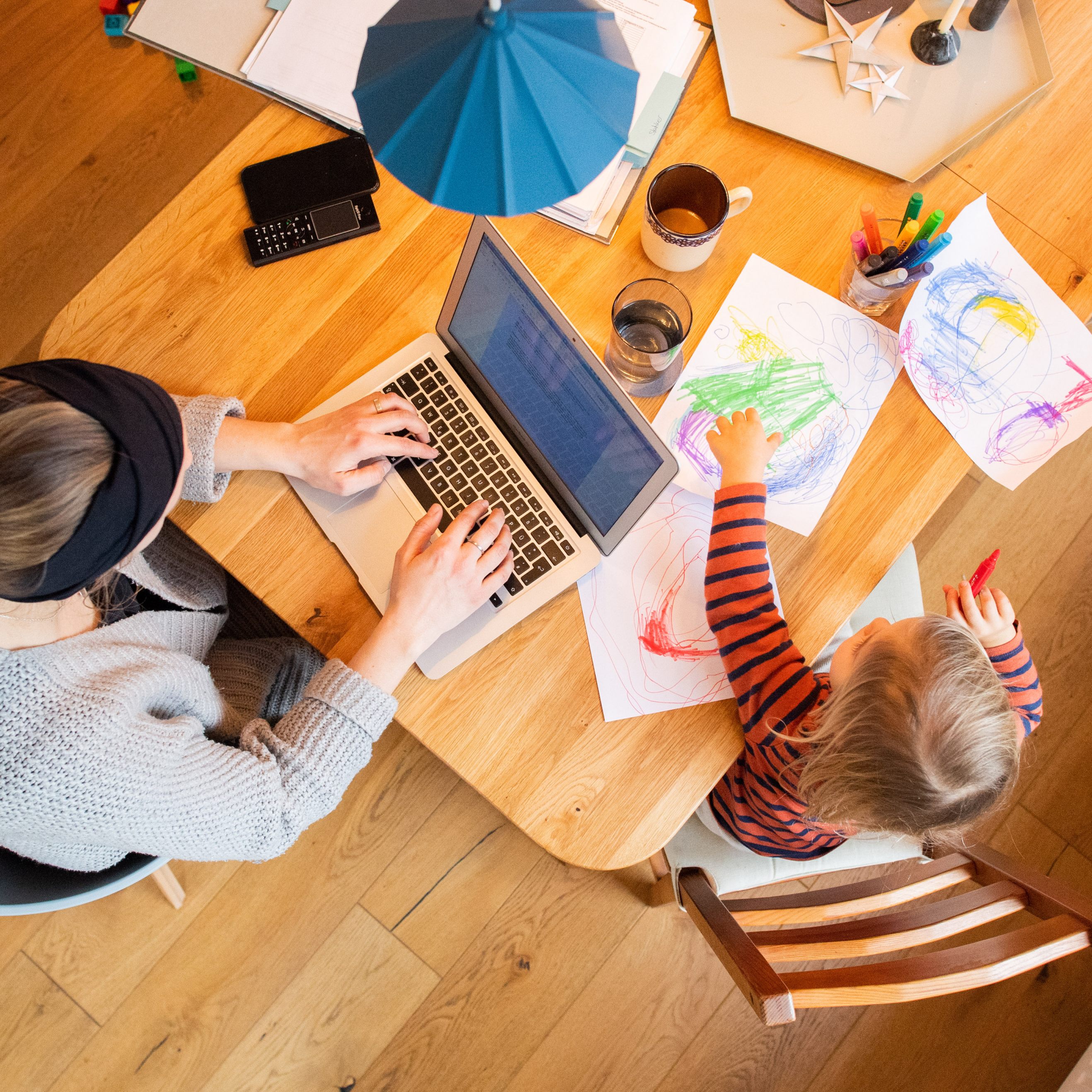 Die Zuverdienstgrenze beim Kinderbetreuungsgeld wurde angehoben.