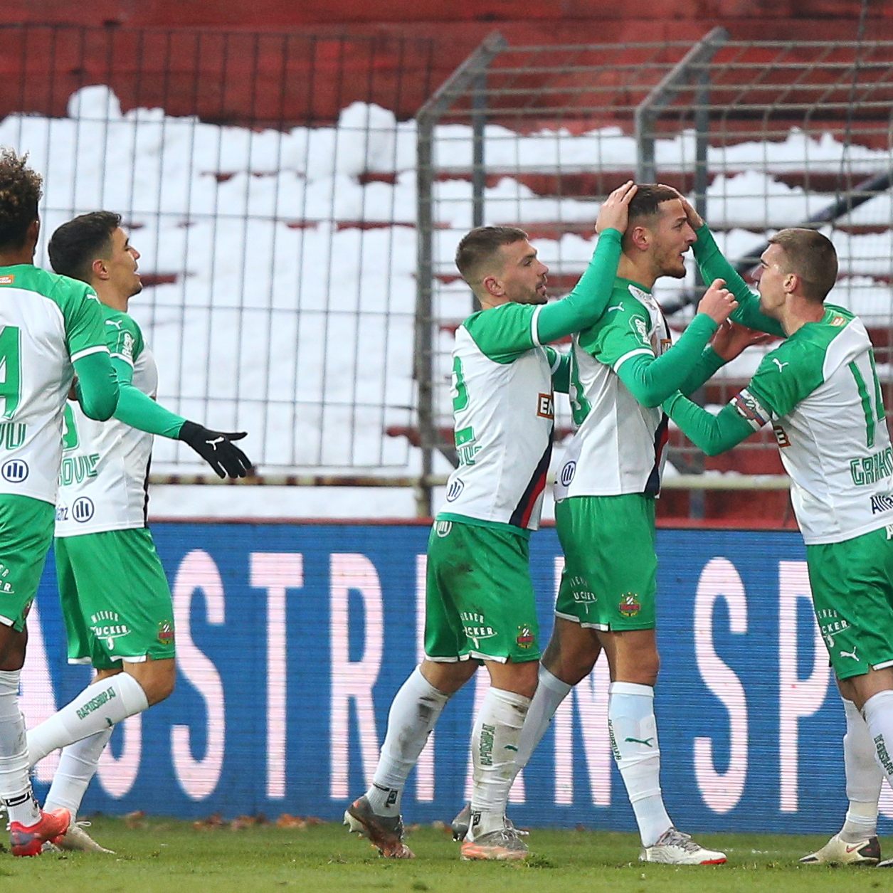 Die Rapidler müssen sich gegen Arnheim durchsetzen, wenn sie das Sechzentelfinale überstehen wollen.