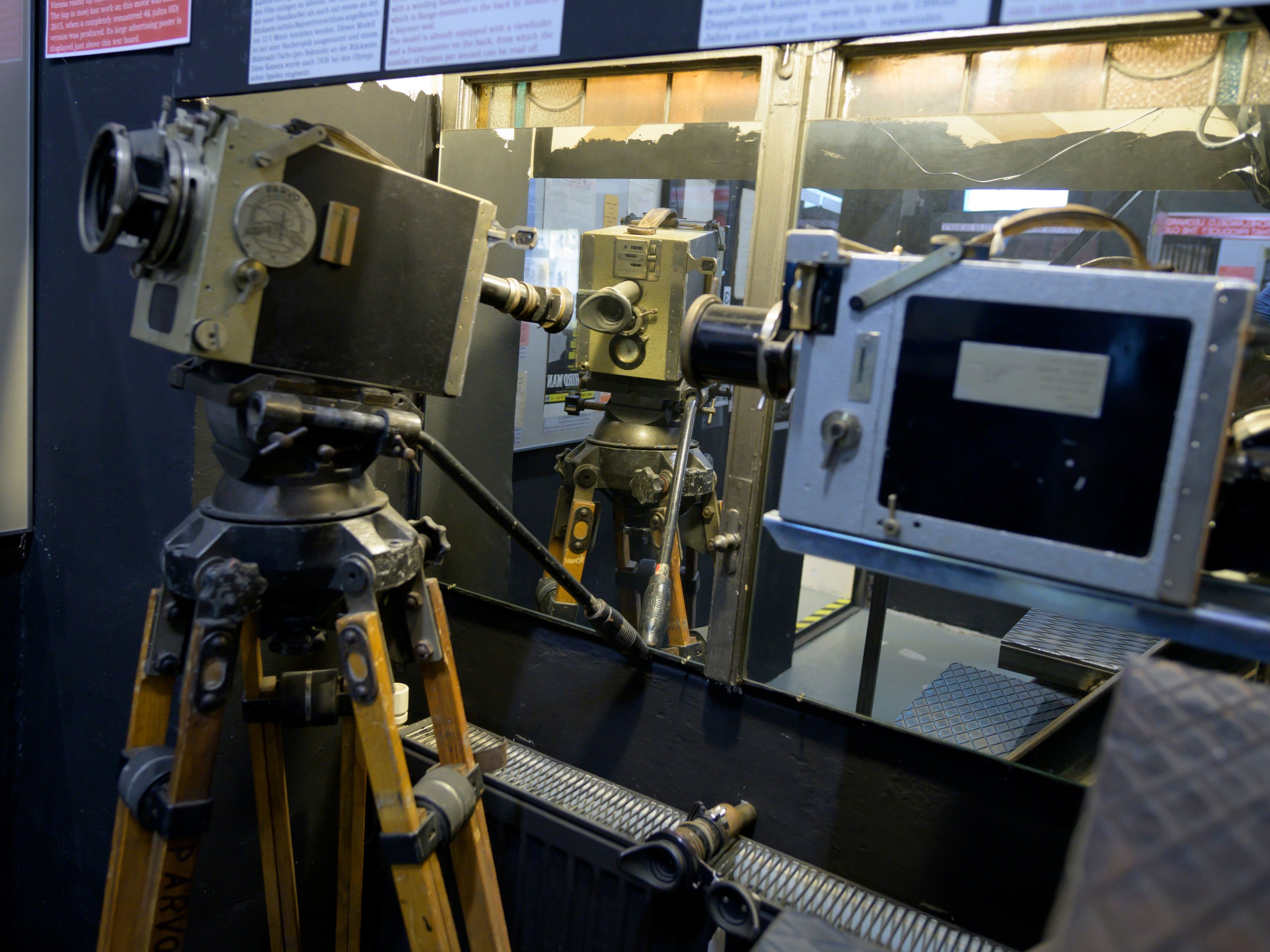Eine alte Kamera im "Dritte Mann Museum" in Wien: Auch der Film- und Bühnenort "Le Studio" ist bald Geschichte. Es hat unter anderem versucht eine Brücke zwischen Bühnen- und Filmschauspielern zu schlagen.