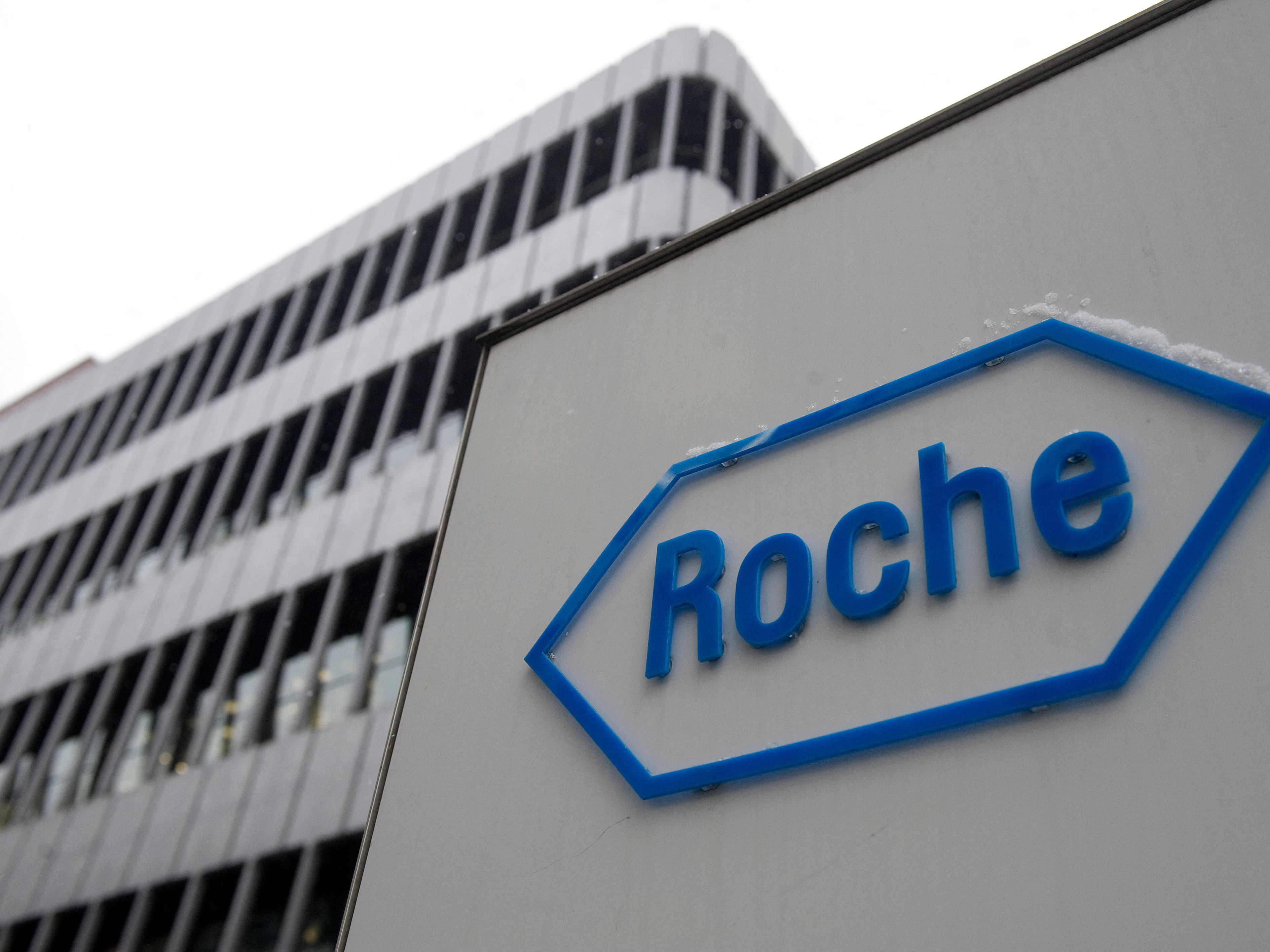 Roche hat eine EU-Zulassung für ein Covid-Medikament bekommen.