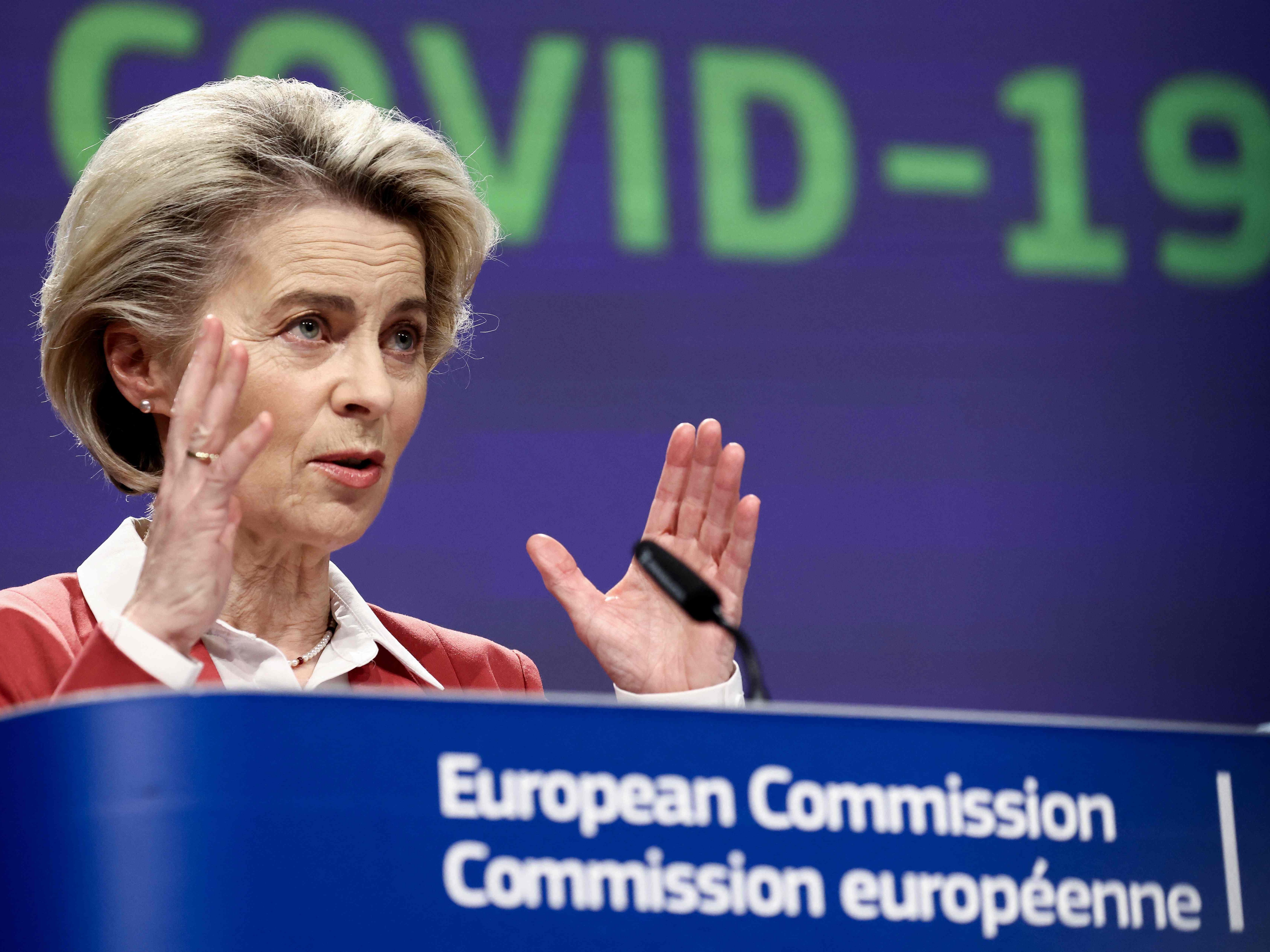 Von der Leyen für Prüfung von allgemeiner Impfpflicht in EU. Von der Leyen für Prüfung von allgemeiner Impfpflicht in EU.