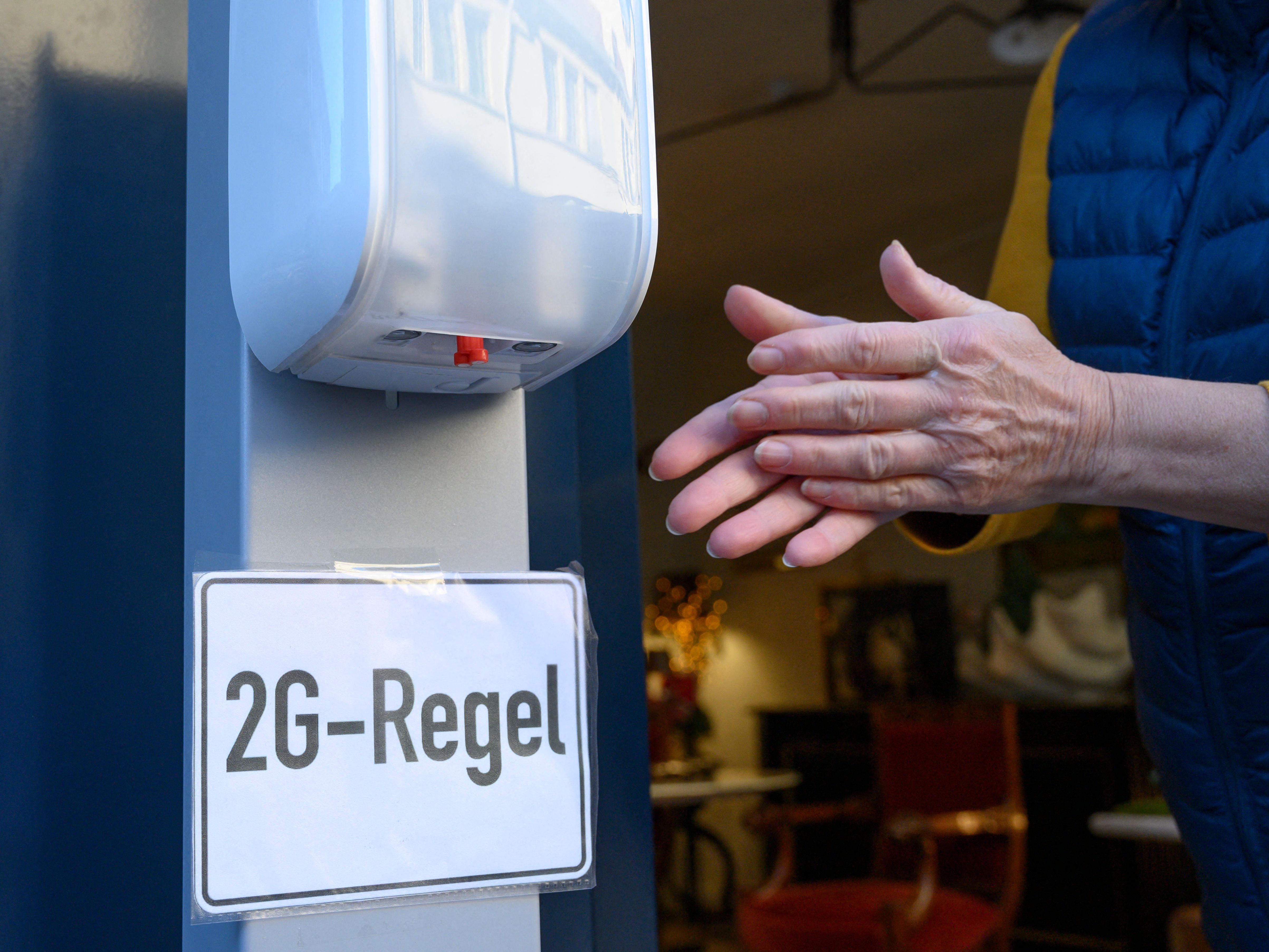 Eine gesetzliche 2G-Pflicht am Arbeitsplatz hätte für Arbeitgeber Vor- und Nachteile. Eine gesetzliche 2G-Pflicht am Arbeitsplatz hätte für Arbeitgeber Vor- und Nachteile.