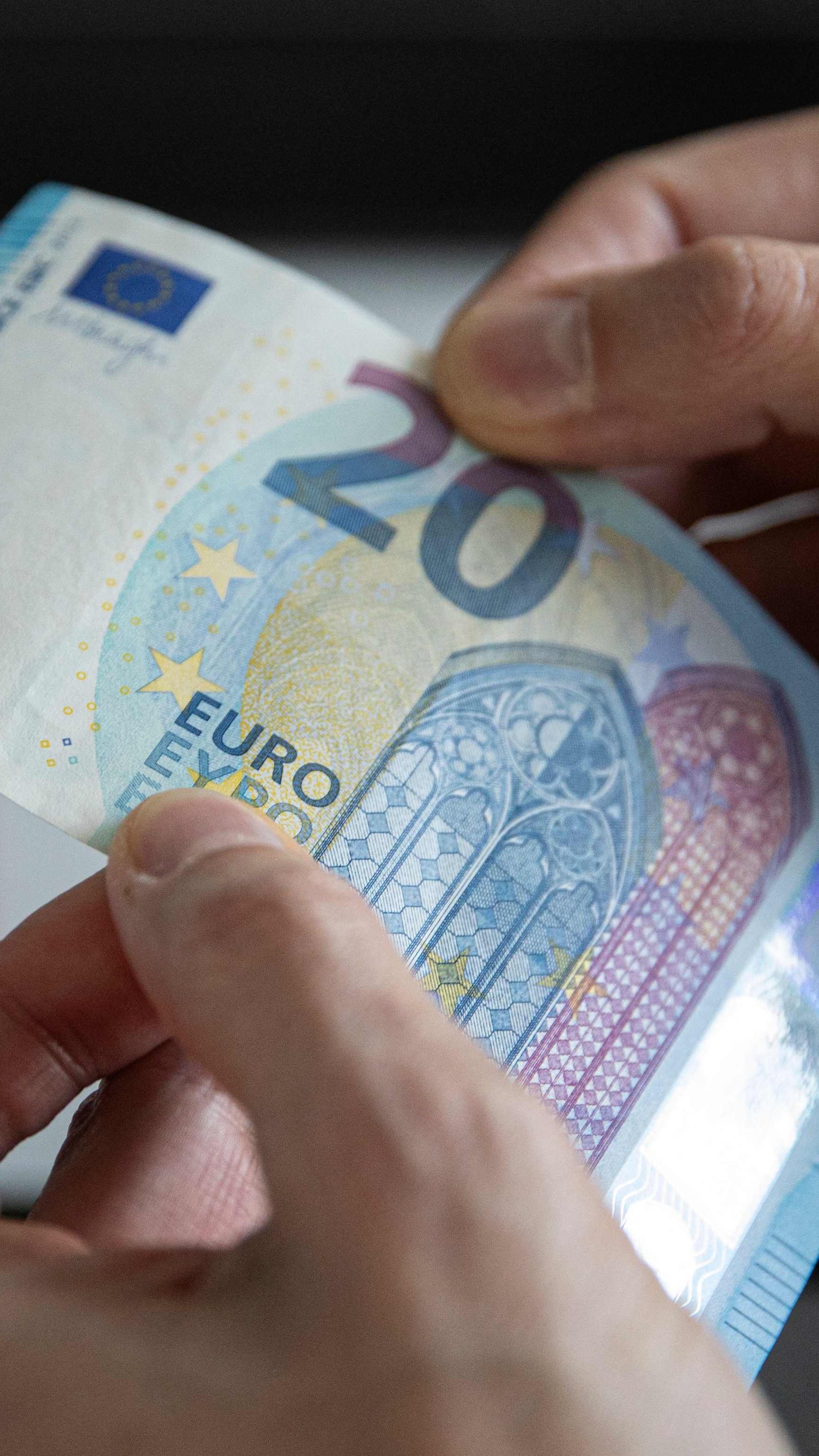 Der Großteil der Österreich hat Vertrauen in den Euro.