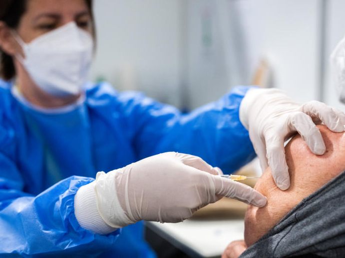 Millionen an Impfdosen gegen das Coronavirus drohen in Österreich zu verfallen. Millionen an Impfdosen gegen das Coronavirus drohen in Österreich zu verfallen.