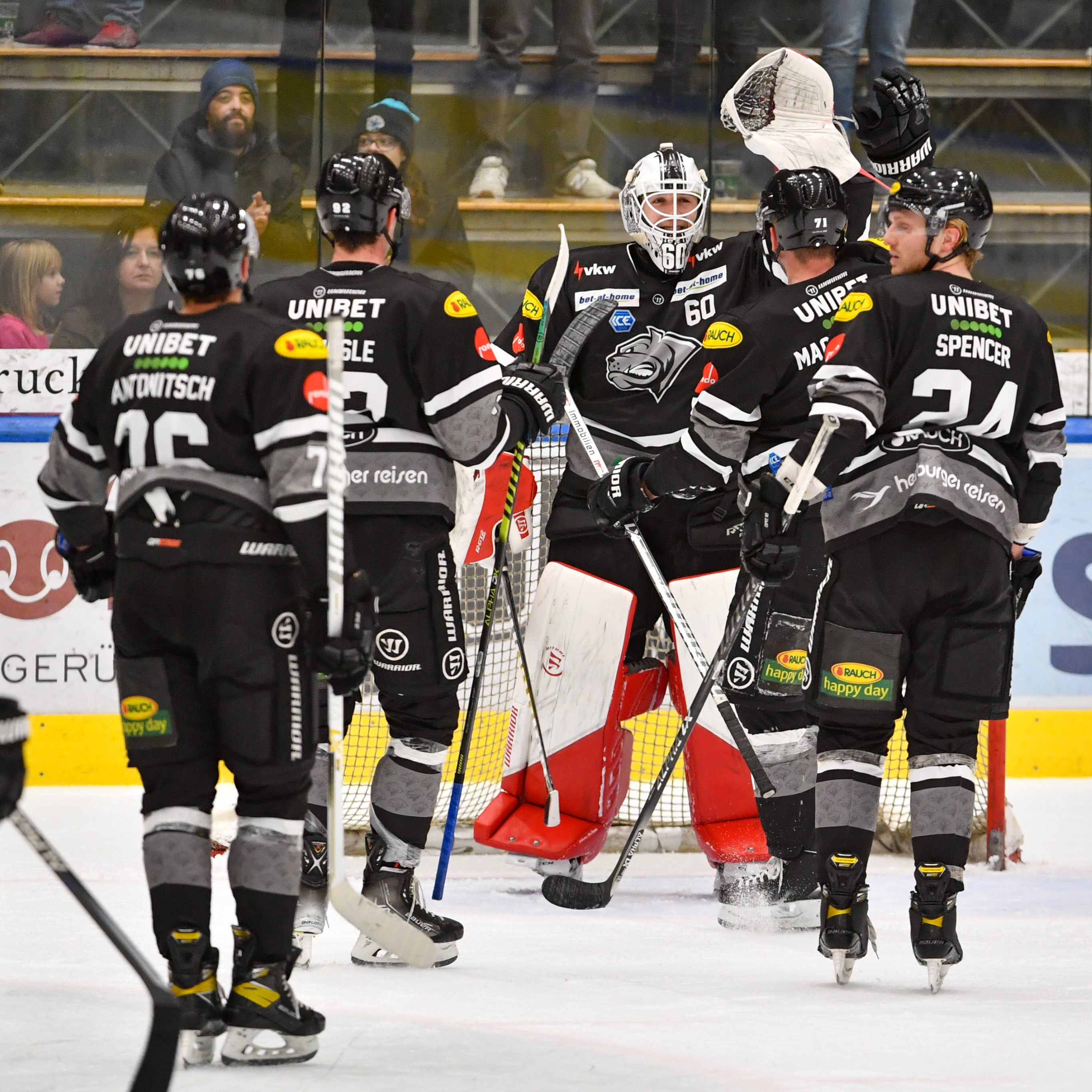 Die Bulldogs jubelten in Innsbruck über den zweiten Sieg in Serie.