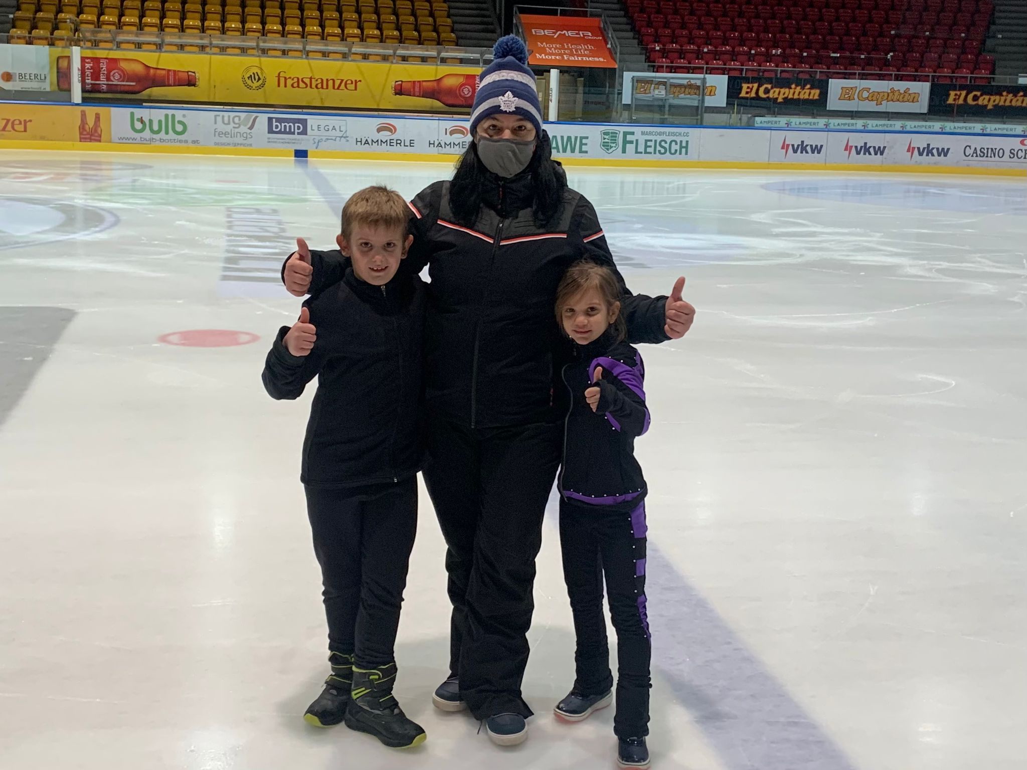 Lia und Justin mit Trainerin Nicole beim Training in Feldkirch Lia und Justin mit Trainerin Nicole beim Training in Feldkirch