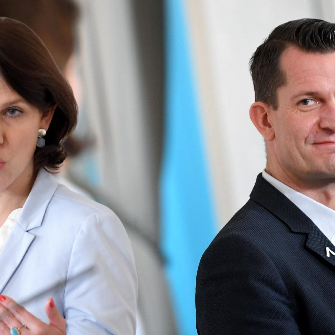 Pressekonferenz im Kanzleramt um 13 Uhr - Mit Mückstein, Edtstadler und NEOS-Chefin.