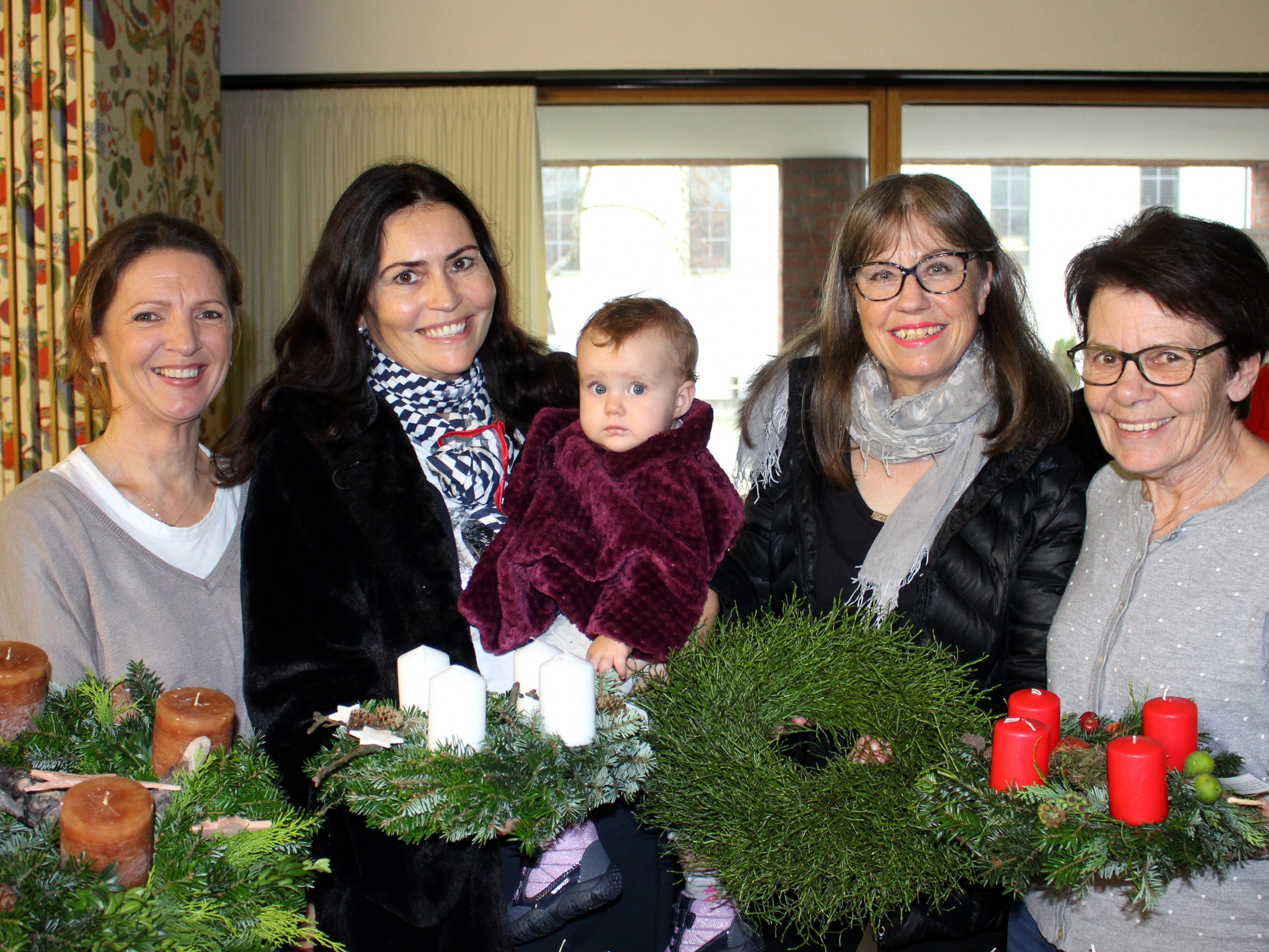 Die Adventkranzwoche des Lochauer Missionskreises Adventmarkt und Adventcafé im Pfarrheim hat schon langjährige Tradition. Auch in diesem Jahr musste diese besondere Aktion jedoch „Corona-bedingt“ leider wieder abgesagt werden. Die Adventkranzwoche des Lochauer Missionskreises Adventmarkt und Adventcafé im Pfarrheim hat schon langjährige Tradition. Auch in diesem Jahr musste diese besondere Aktion jedoch „Corona-bedingt“ leider wieder abgesagt werden.