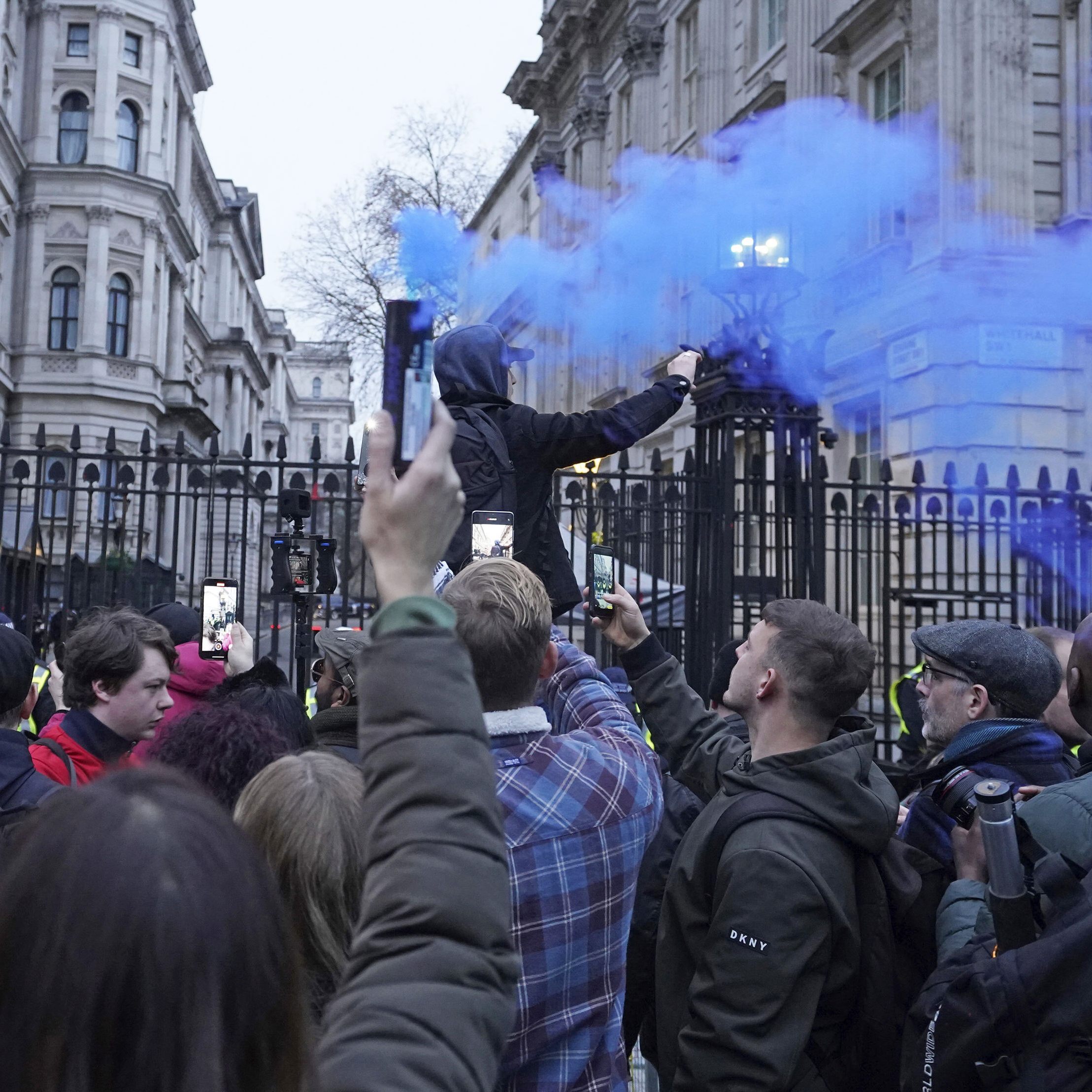 Trotz der anhespannten Omikron-Lage in Großbritannien demostrierten auch am samstag in London hunderte Menschen gegen die Corona-Impfungen.