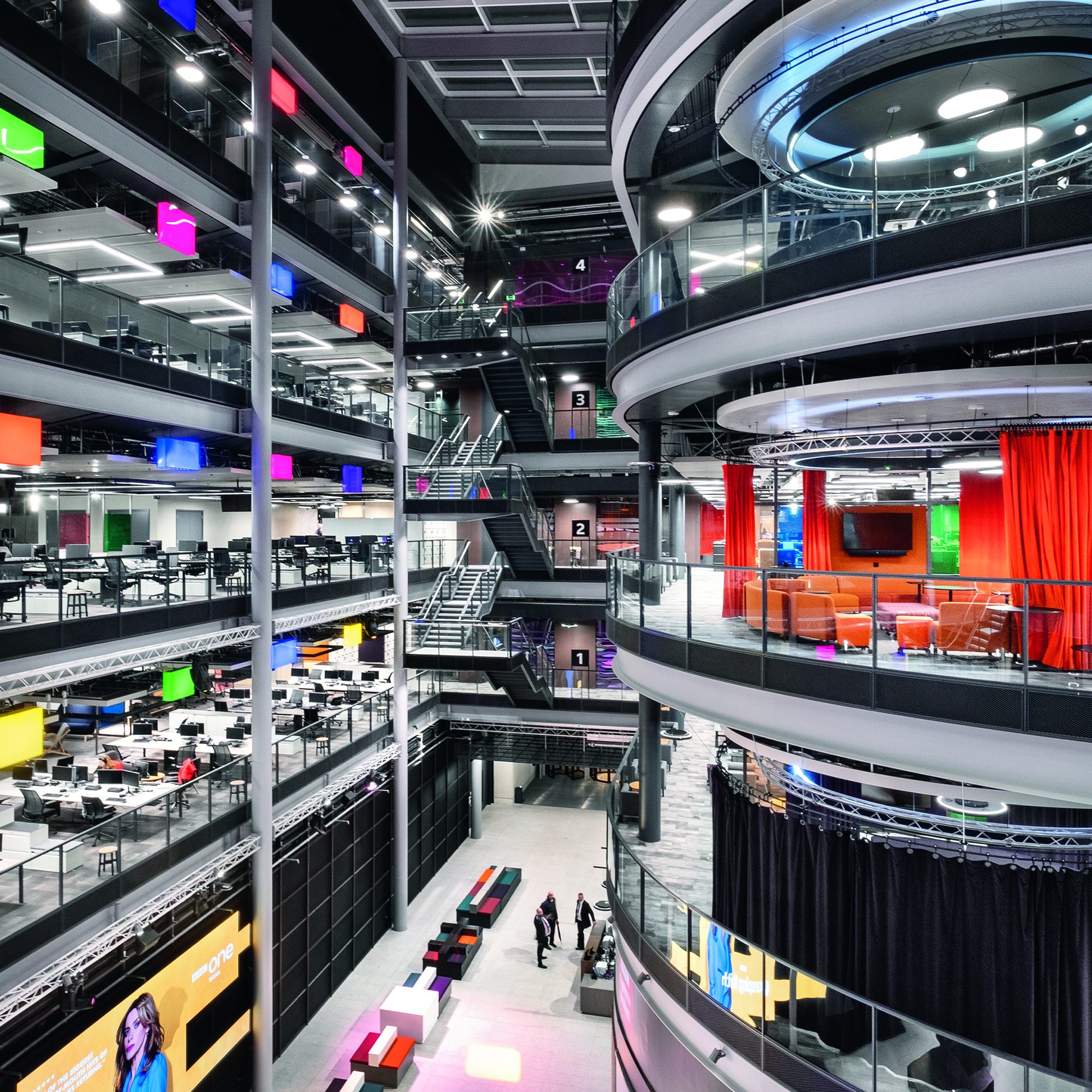 Zumtobel-Lichtlösung für Sendezentrale von BBC Wales.