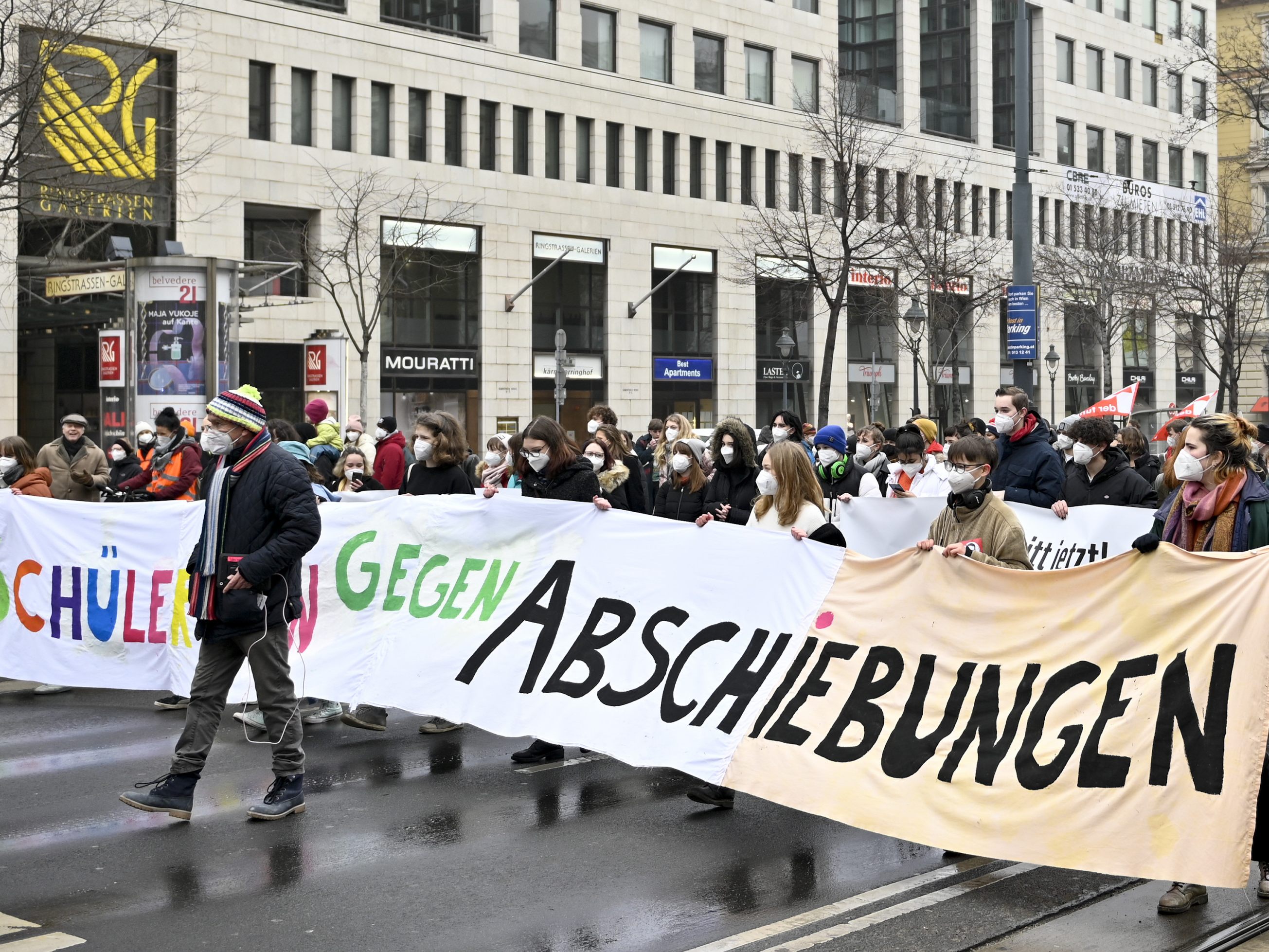 Gegen die Abschiebung wurde demonstriert. Gegen die Abschiebung wurde demonstriert.
