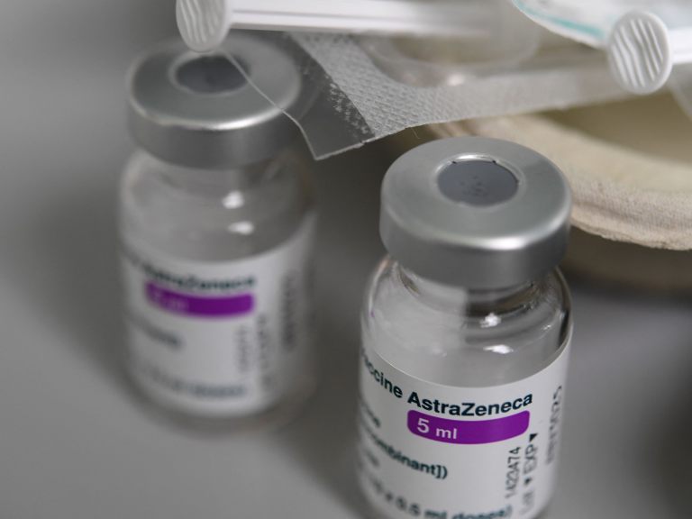 Drei Impfungen mit AstraZeneca: Die Zahl der Antikörper gegen die Omikron-Variante ist dann ähnlich hoch wie nach zwei Impfdosen gegen Delta-Variante