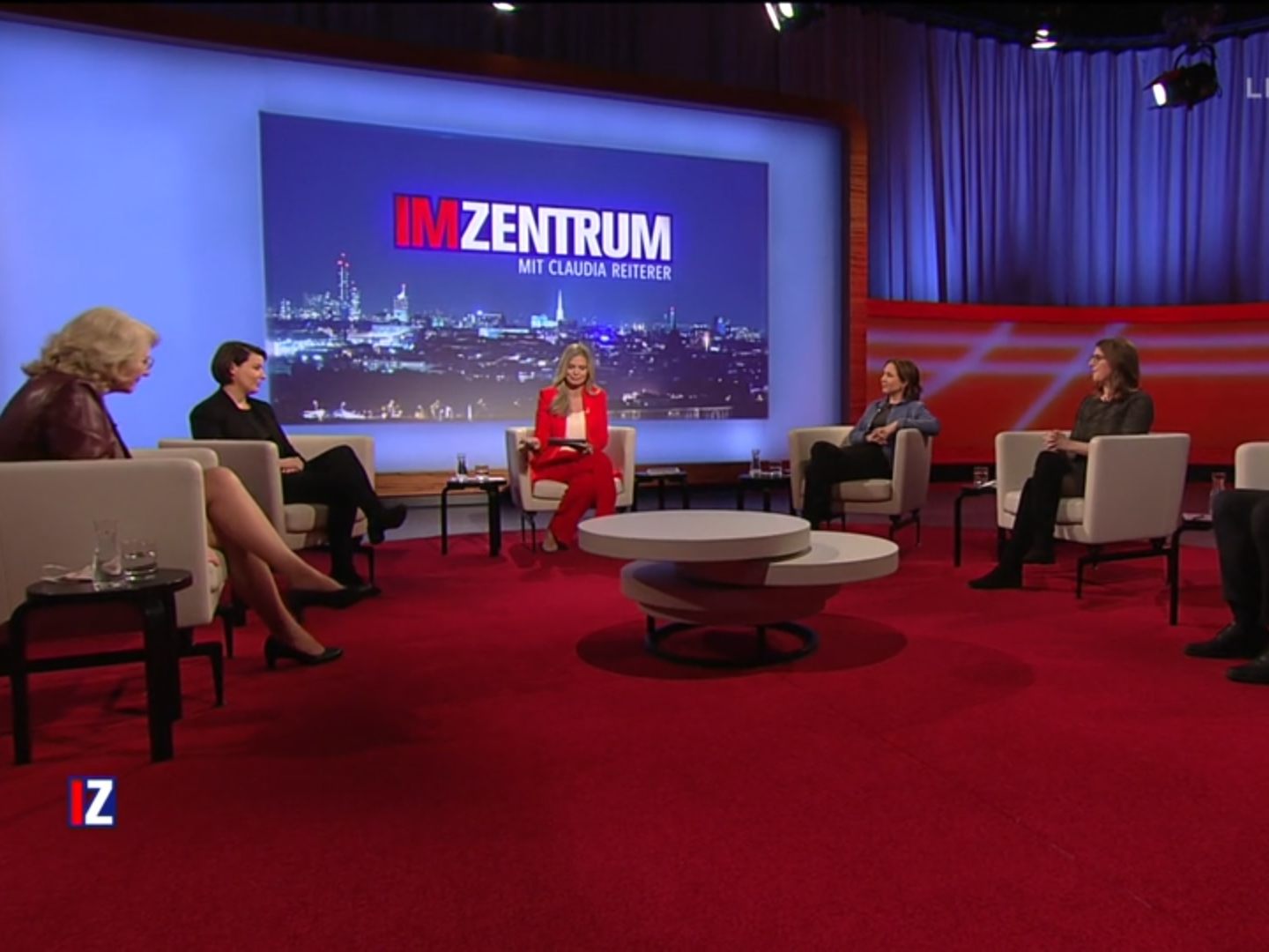 Experten diskutierten über die Corona-Impfpflicht. Experten diskutierten über die Corona-Impfpflicht.