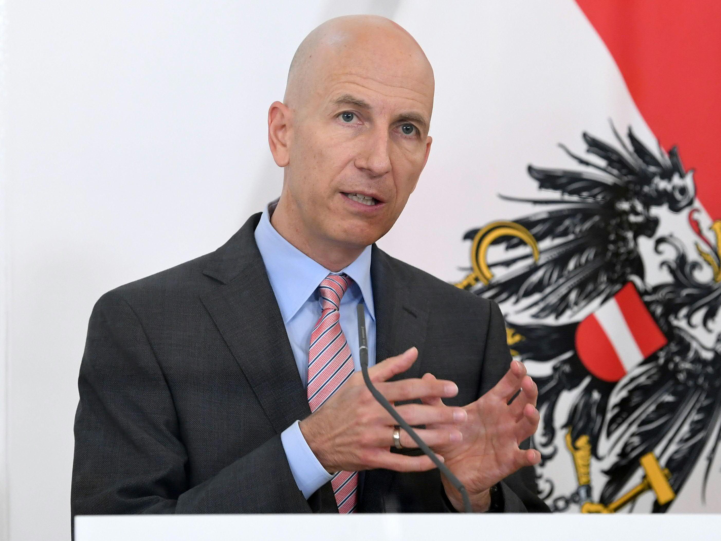 Laut Arbeitsminister Martin Kocher bleibt die 3G-Regel am Arbeitsplatz bestehen. Laut Arbeitsminister Martin Kocher bleibt die 3G-Regel am Arbeitsplatz bestehen.