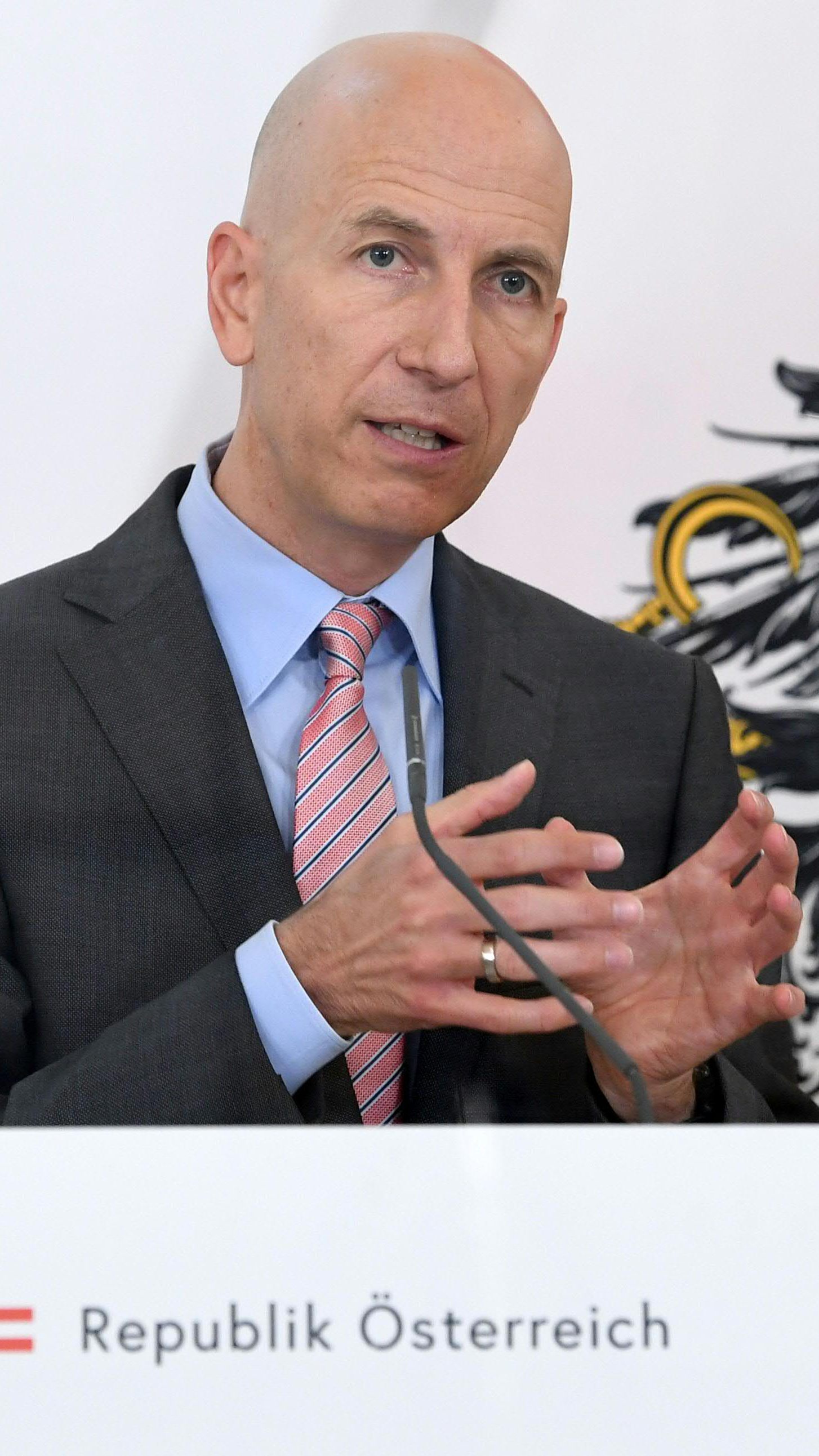 Laut Arbeitsminister Martin Kocher bleibt die 3G-Regel am Arbeitsplatz bestehen.