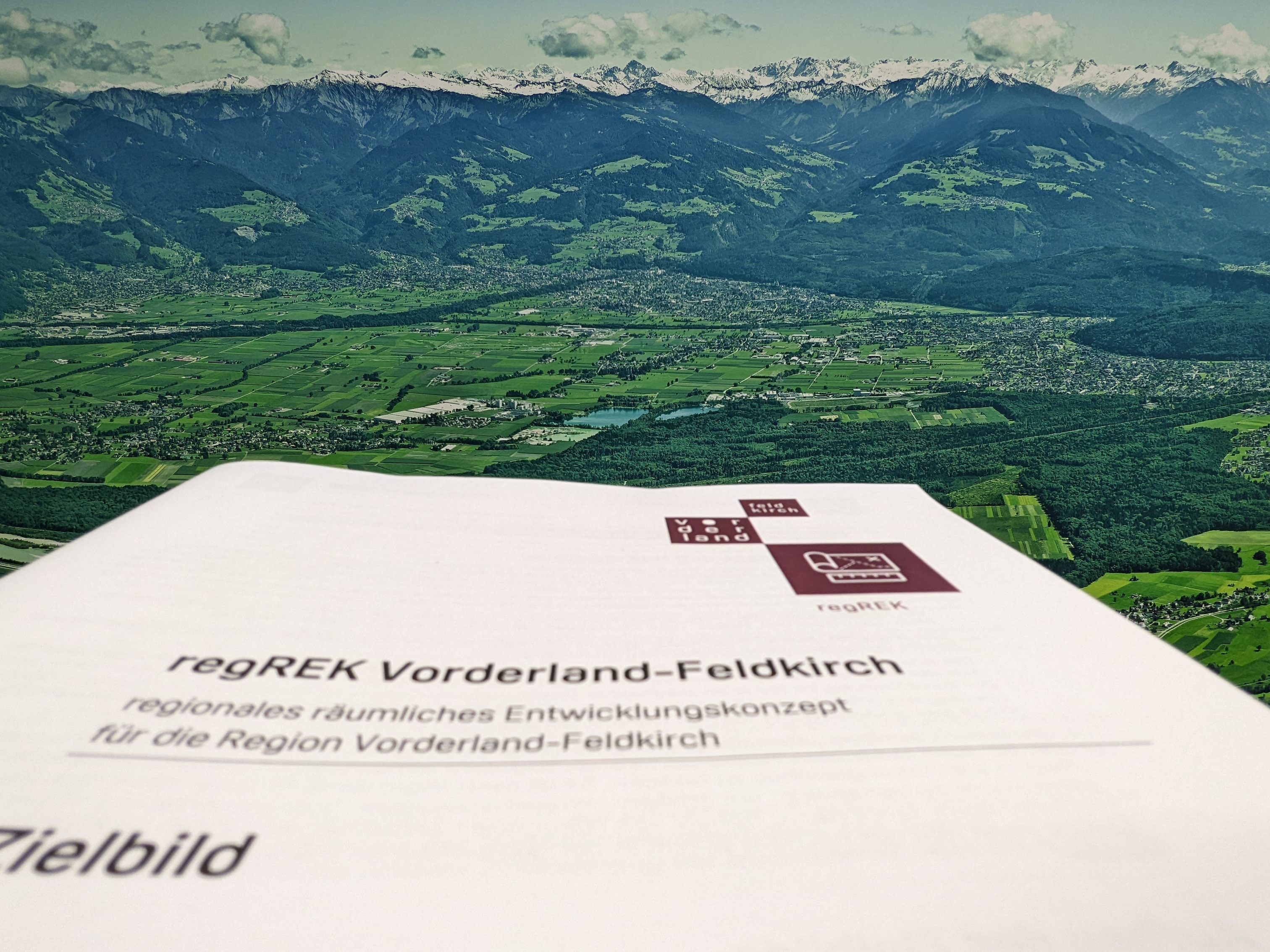Die 13 Regio-Gemeinden haben das regREK-Zielbild mit einer überwältigen Mehrheit beschlossen. Die 13 Regio-Gemeinden haben das regREK-Zielbild mit einer überwältigen Mehrheit beschlossen.