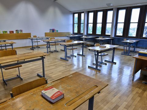 Erst am 10. Jänner 2022 findet der reguläre Schulstart statt. Erst am 10. Jänner 2022 findet der reguläre Schulstart statt.