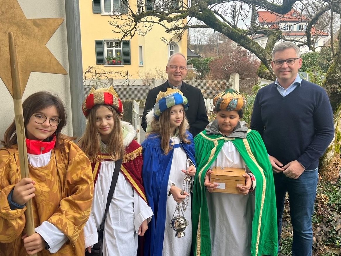 Die heiligen drei Könige mit Sternträger zu Besuch bei Magnus Brunner.