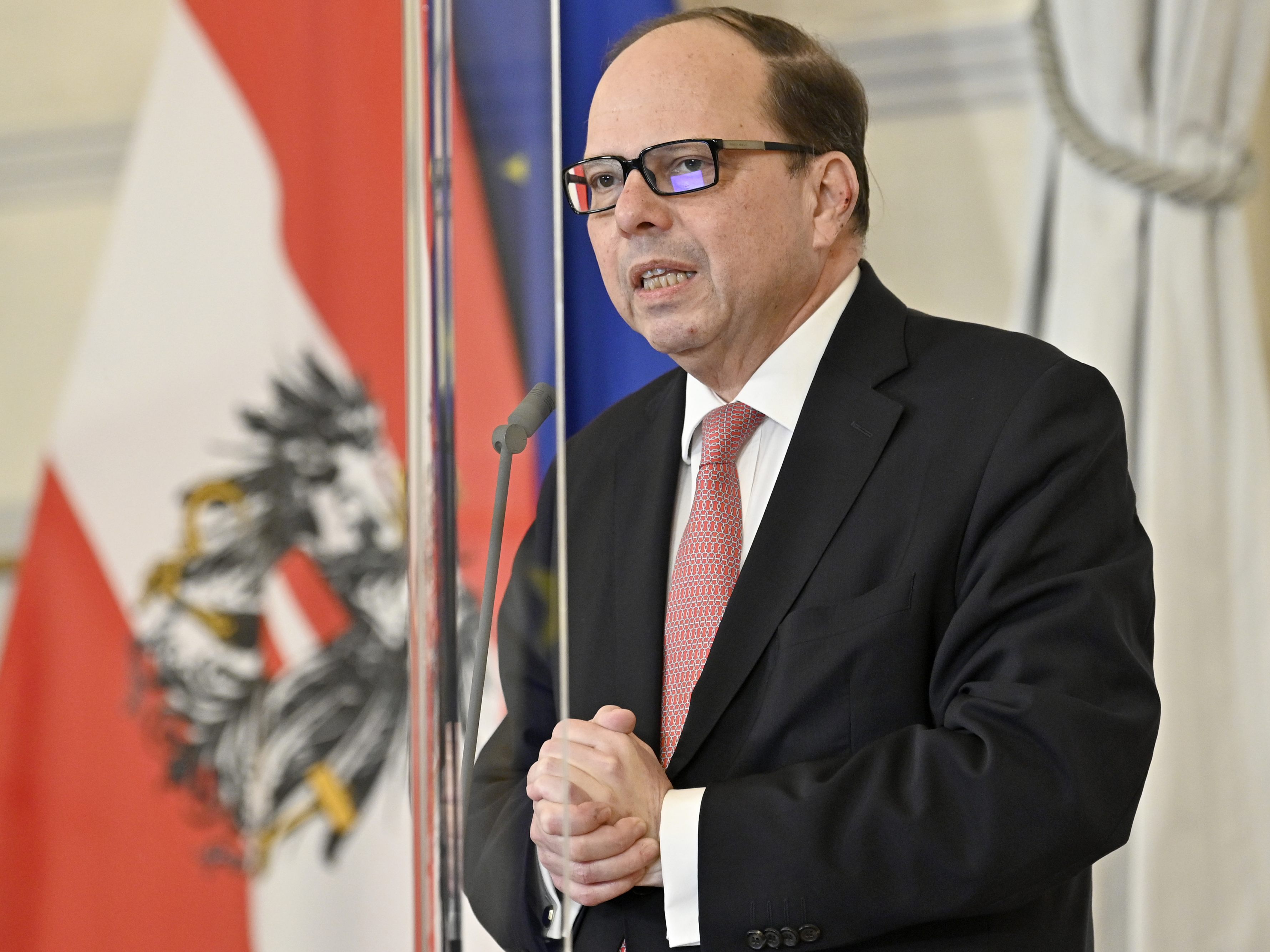 Ärztekammerpräsident Thomas Szekeres macht auch bei der Impfpflicht unter Ärzten keine halben Sachen.